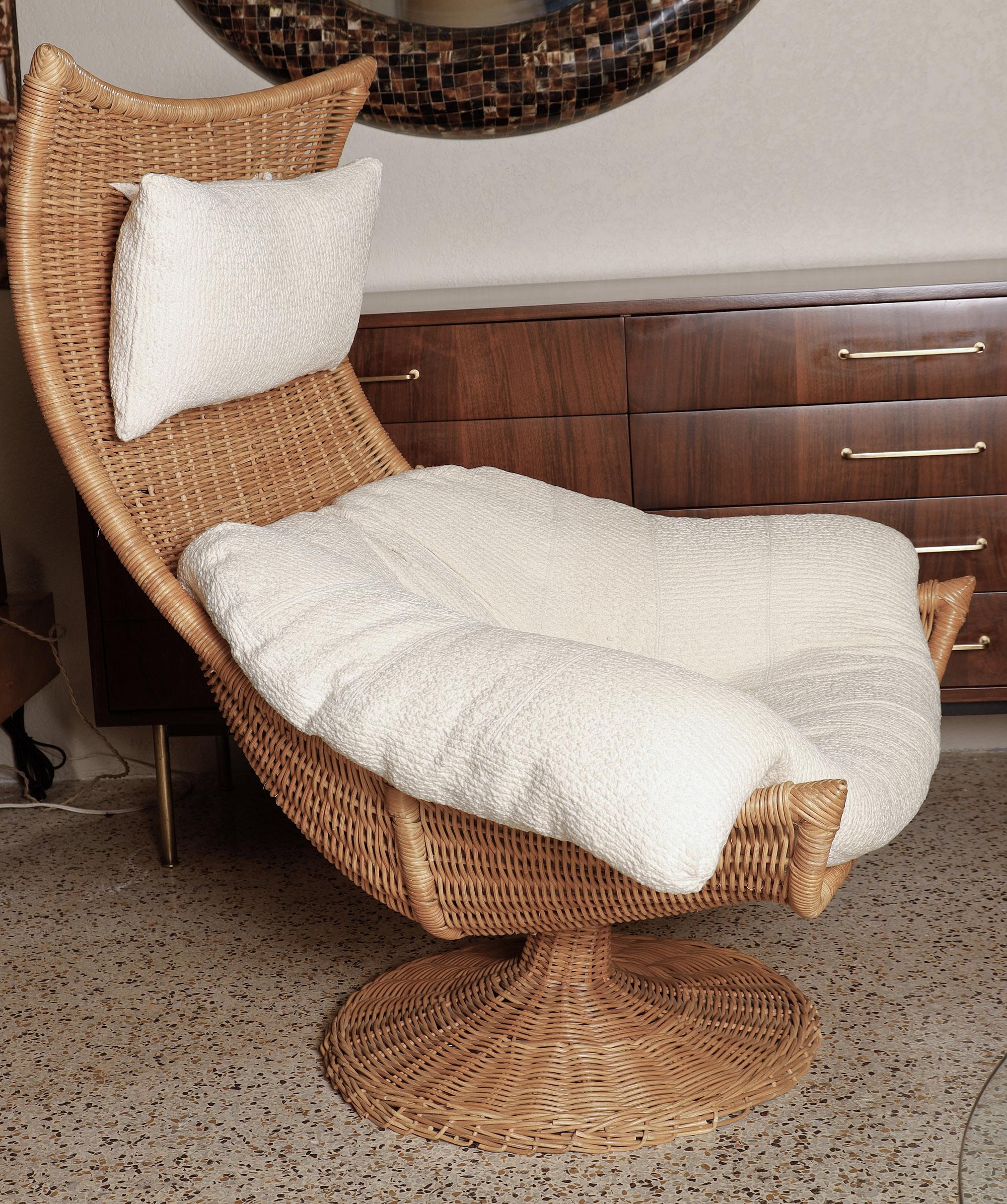 Organic Modern 1970s Gerard van den Berg Rattan Swivel Lounge Chair for Montis