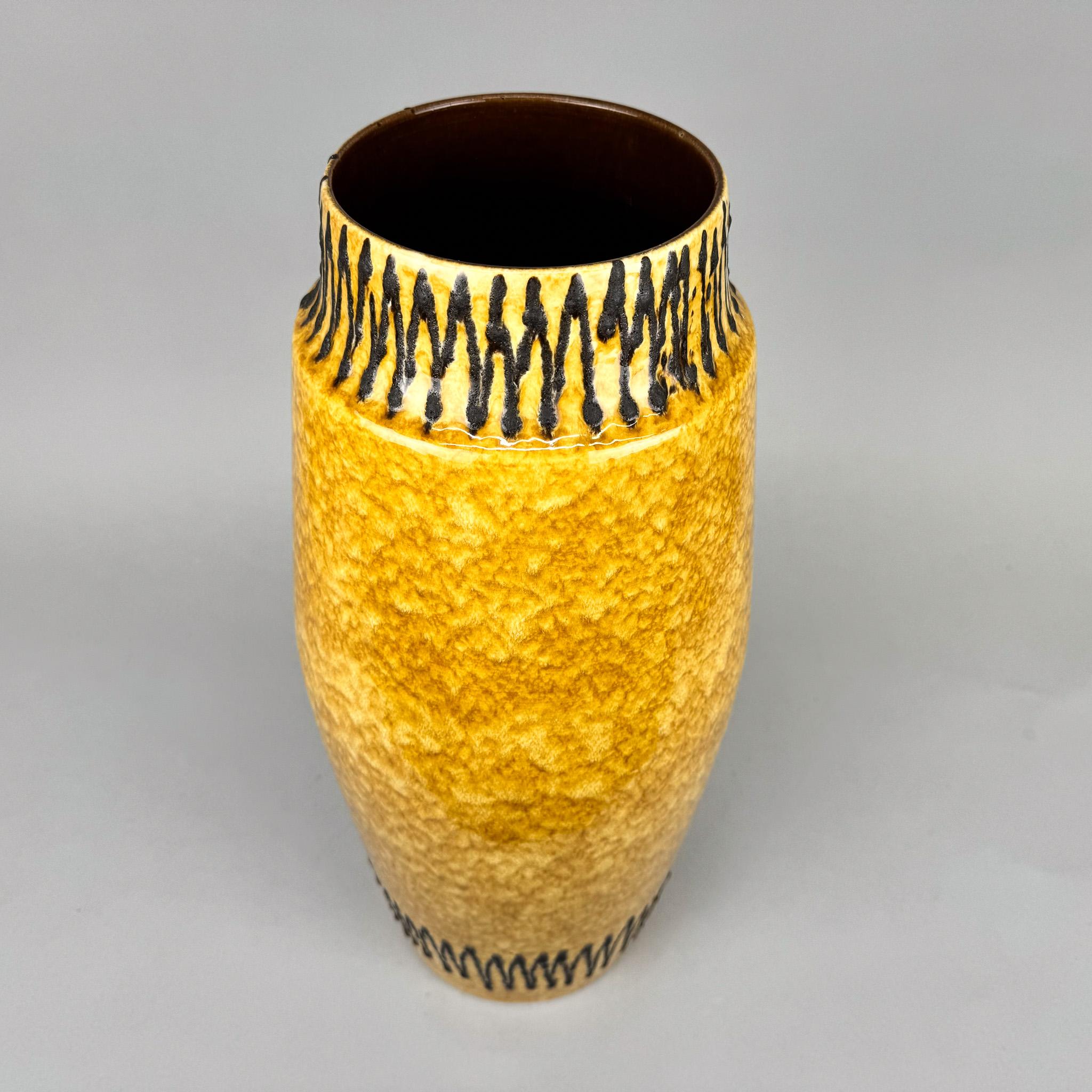 Tedesco Vaso da terra in ceramica tedesca degli anni '70 in vendita