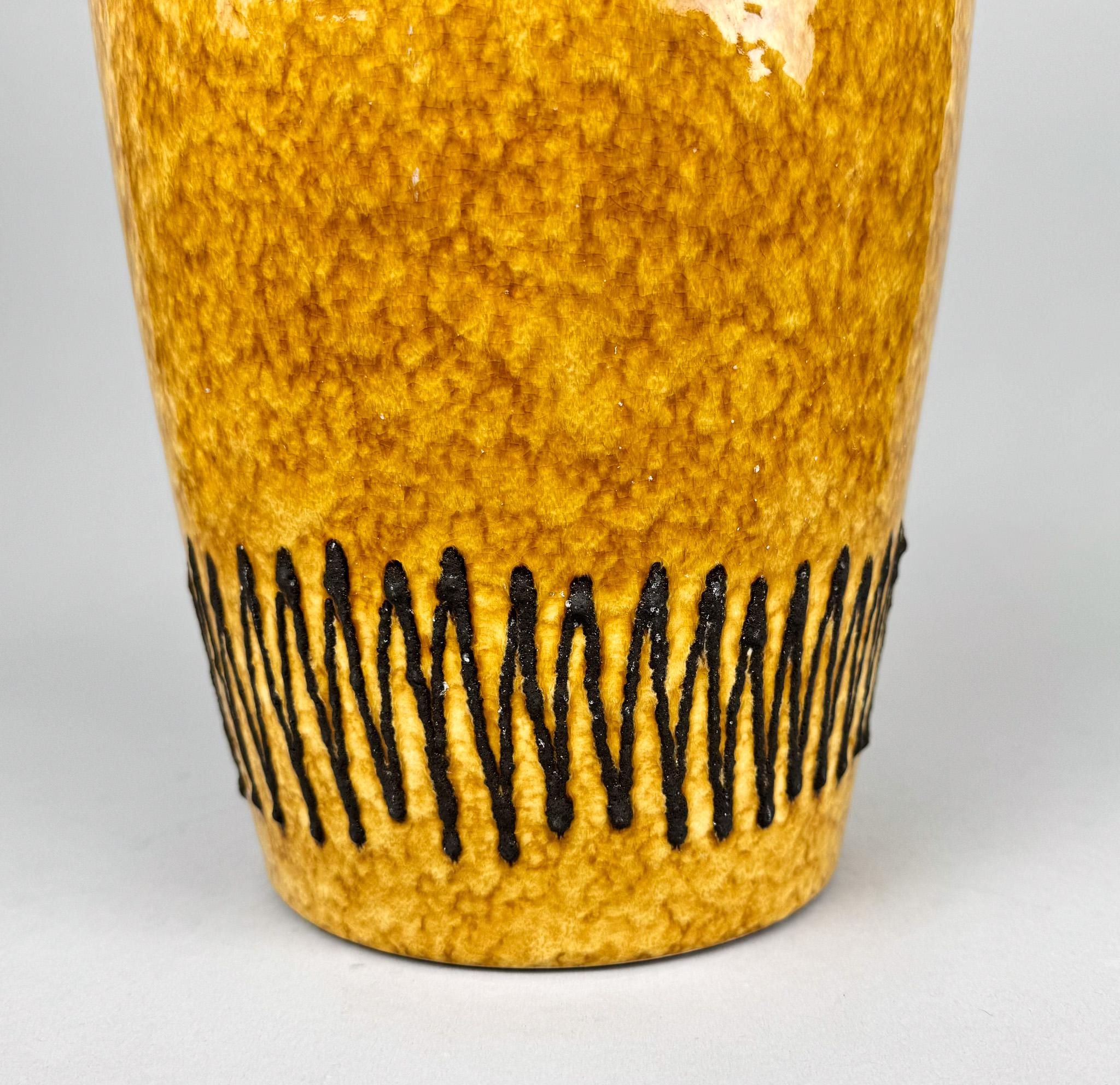 Fine XX secolo Vaso da terra in ceramica tedesca degli anni '70 in vendita
