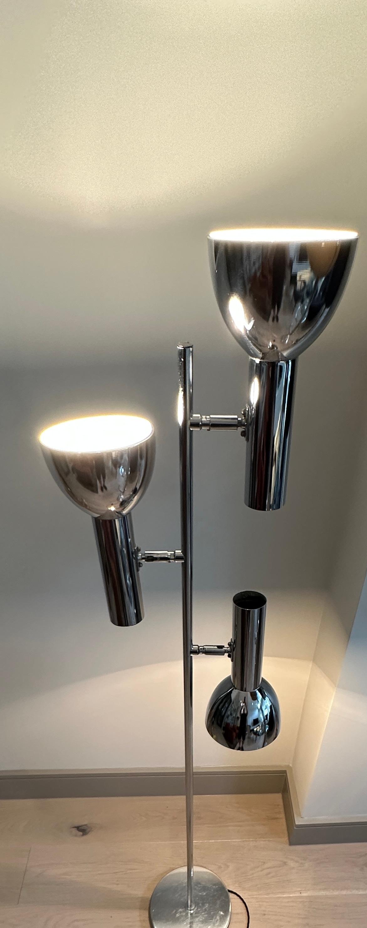 1970s German Cosack Leuchten Adjustable Directional Chromed Metal Floor Lamp In Good Condition For Sale In London, GB