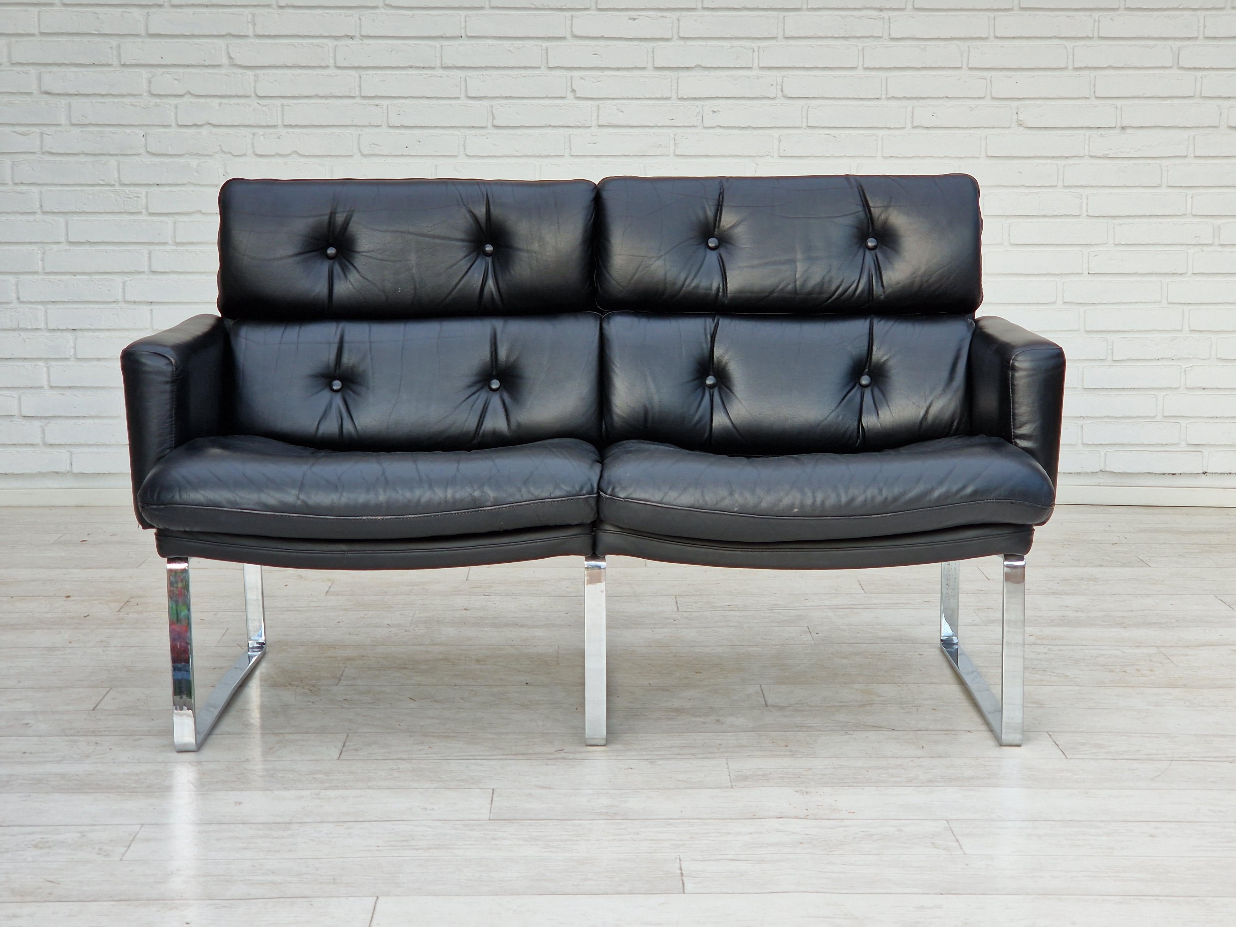 1970s, German design. Original 2 seater sofa in black leather. Chrome steel legs. Original very good condition: no smells and no stains. Made by German furniture manufacturer in august 1976 ( quality control stamp.