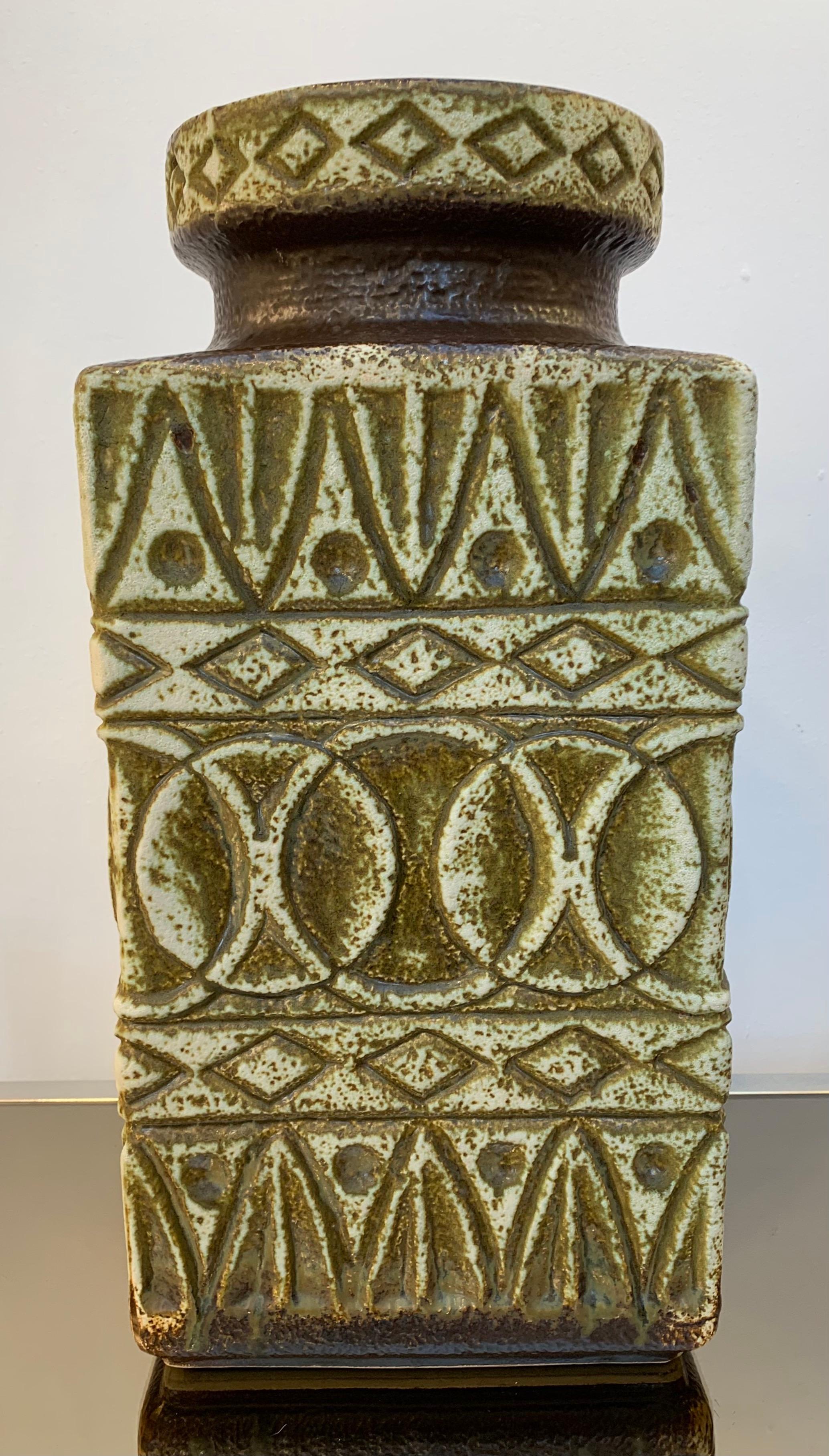 Vernissé Vase abstrait en céramique de la baie de lave grasse allemande des années 1970 par Bodo Mans 92 45
