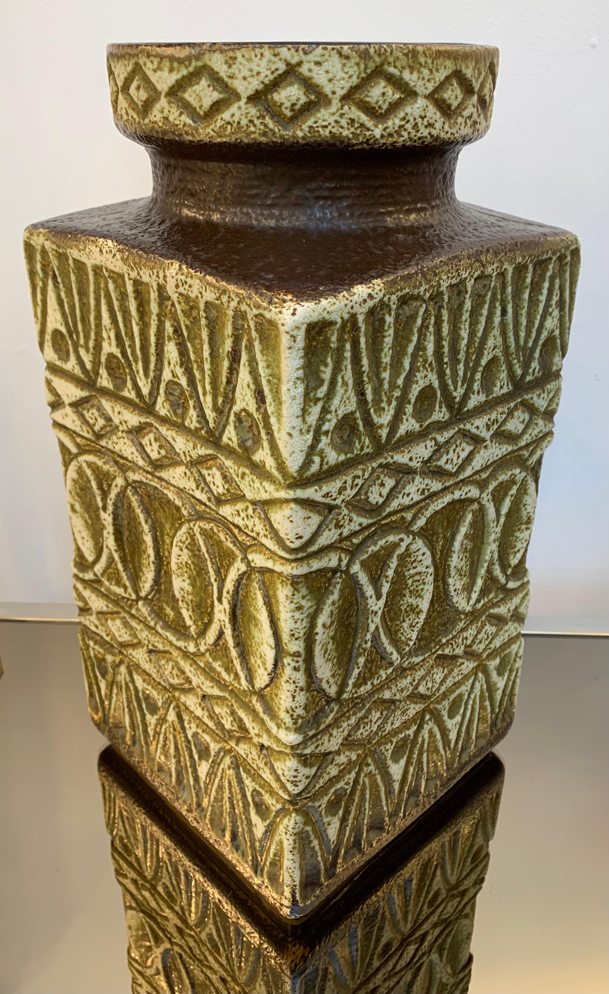 Abstrakte Vase aus deutscher Fat Lava Bay-Keramik von Bodo Mans 92 45, 1970er Jahre im Zustand „Gut“ in London, GB