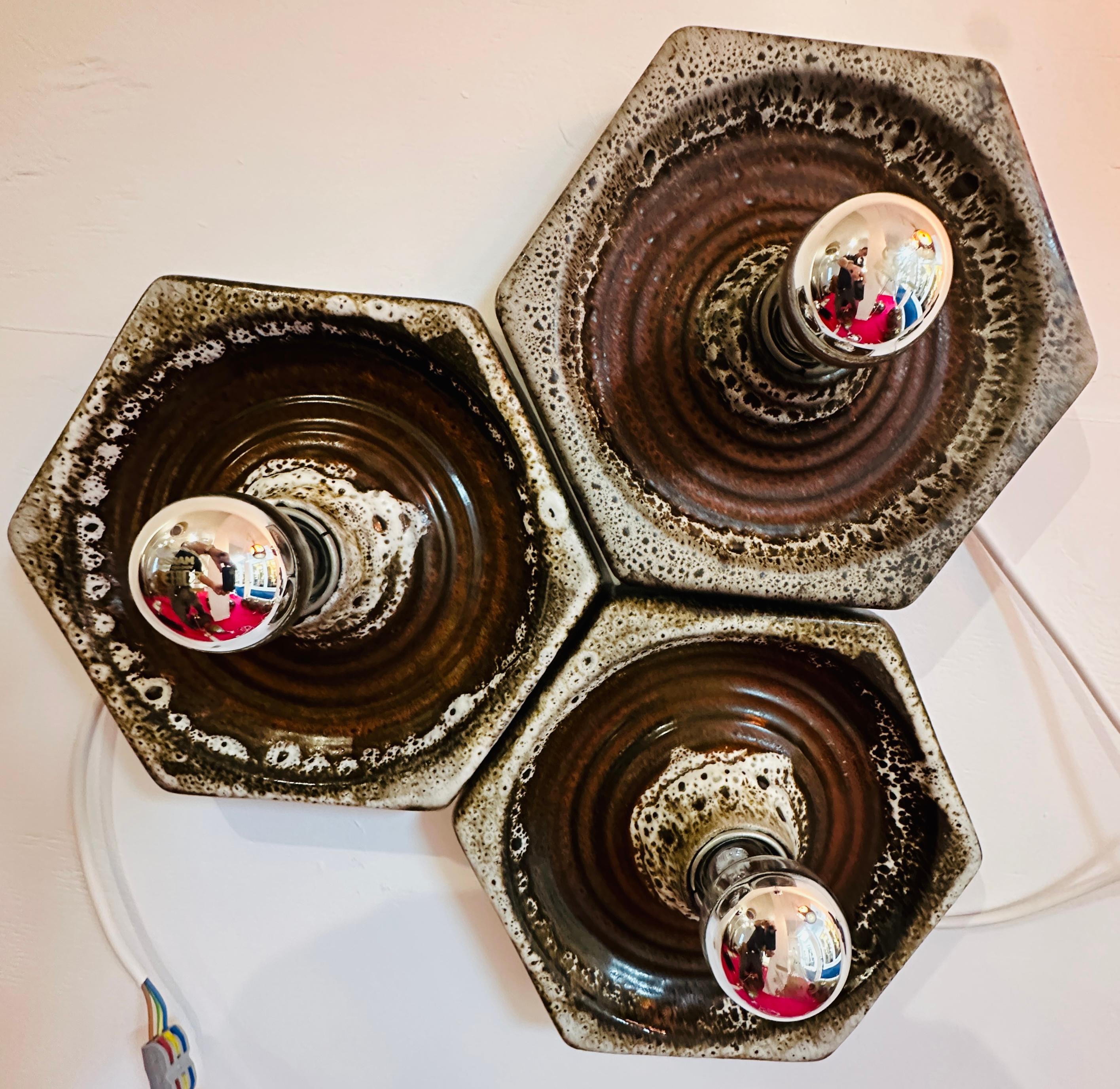 1970s German Fat Lava Hustadt Hexagonal Ceramic Wall Lights - 3 Available en vente 3