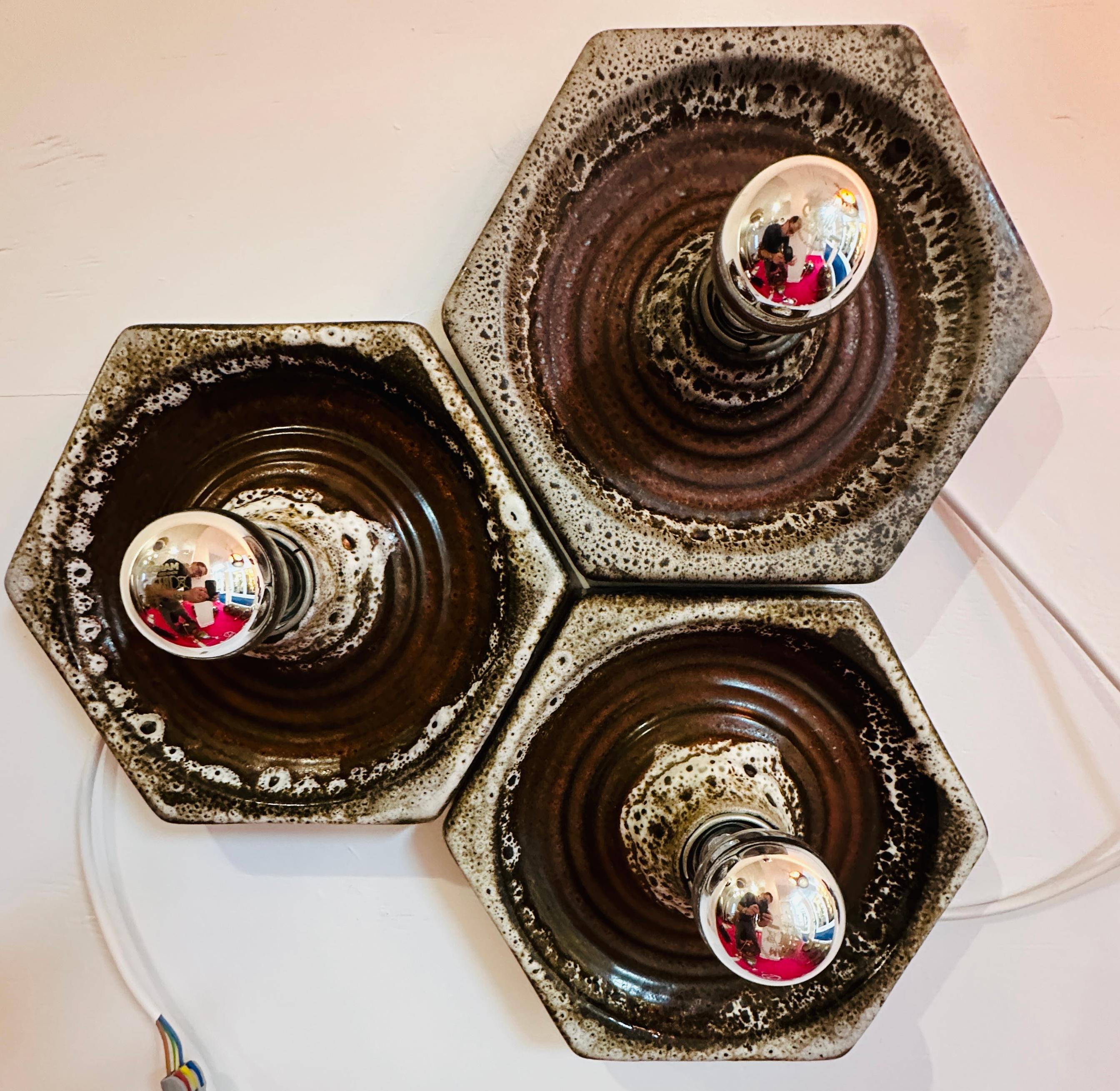 1970s German Fat Lava Hustadt Hexagonal Ceramic Wall Lights - 3 Available en vente 5