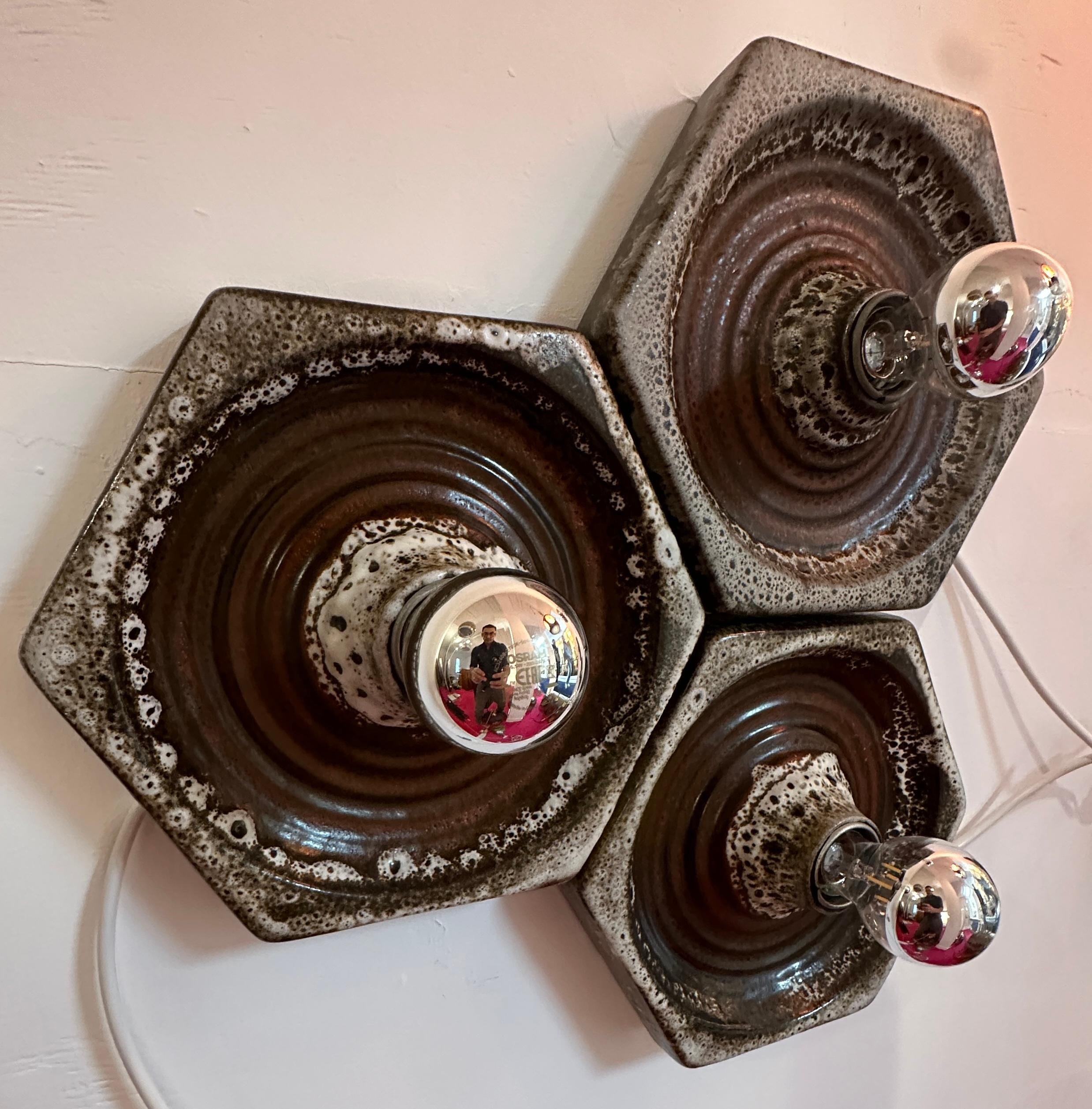 1970s German Fat Lava Hustadt Hexagonal Ceramic Wall Lights - 3 Available en vente 8