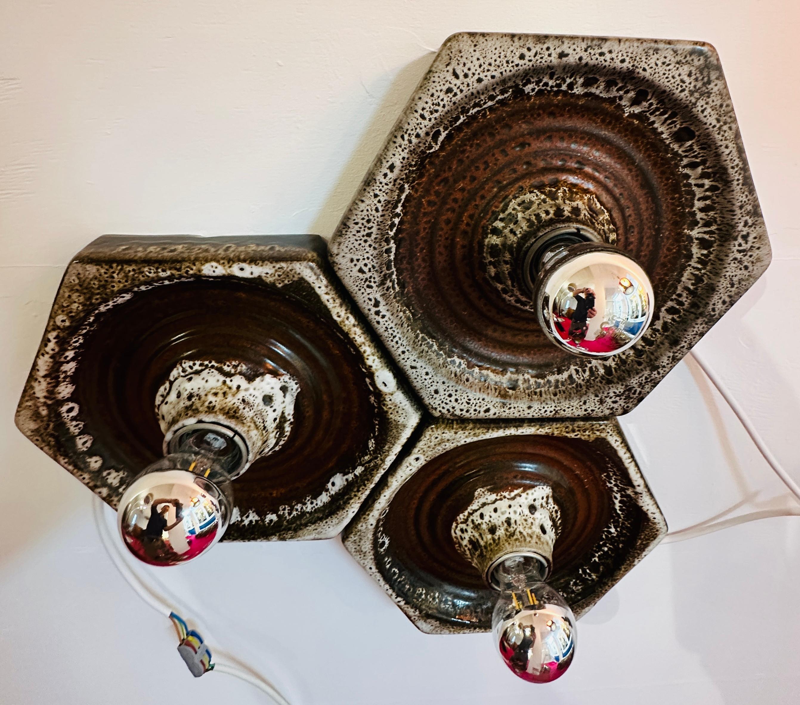 1970s German Fat Lava Hustadt Hexagonal Ceramic Wall Lights - 3 Available en vente 9