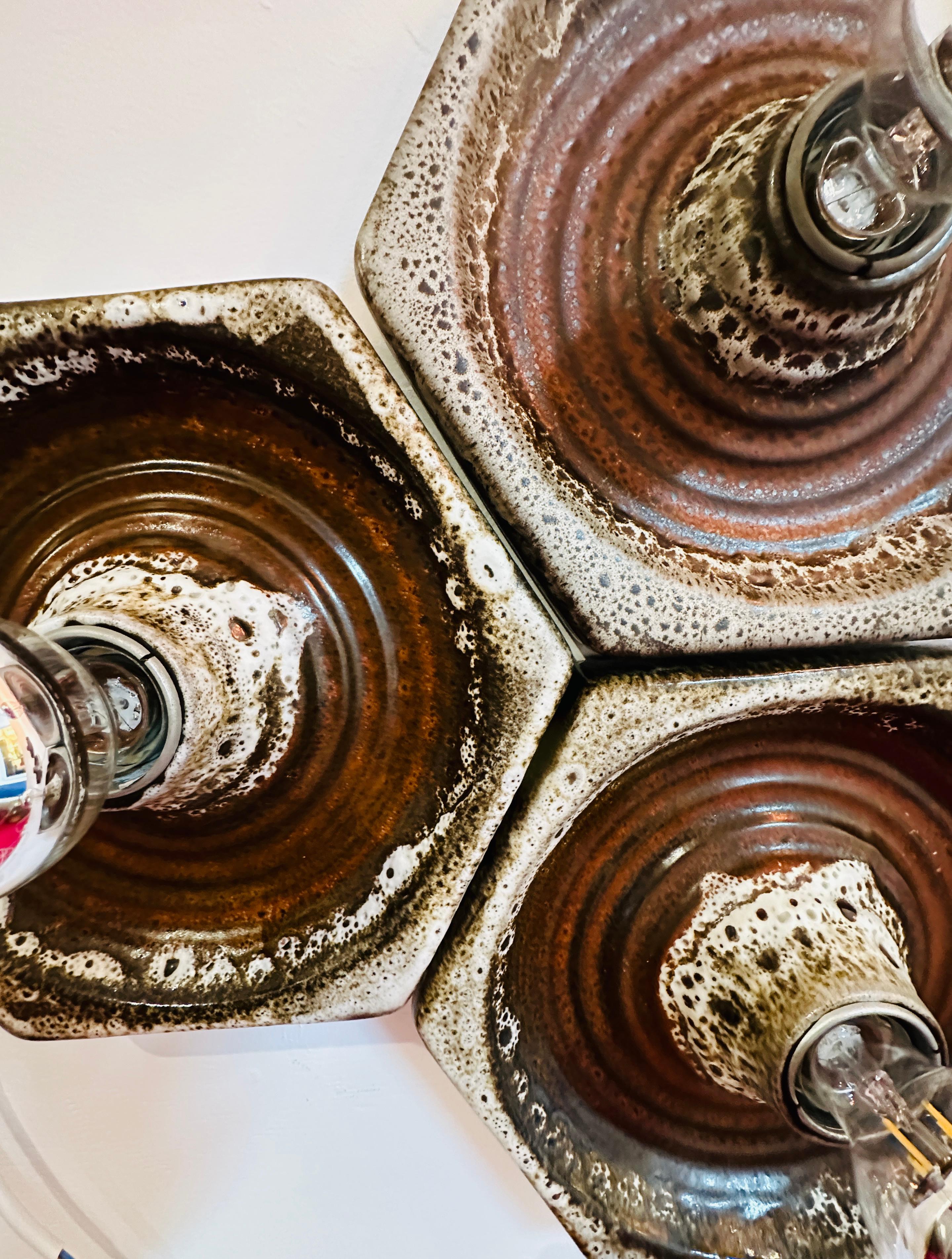 1970s German Fat Lava Hustadt Hexagonal Ceramic Wall Lights - 3 Available en vente 10