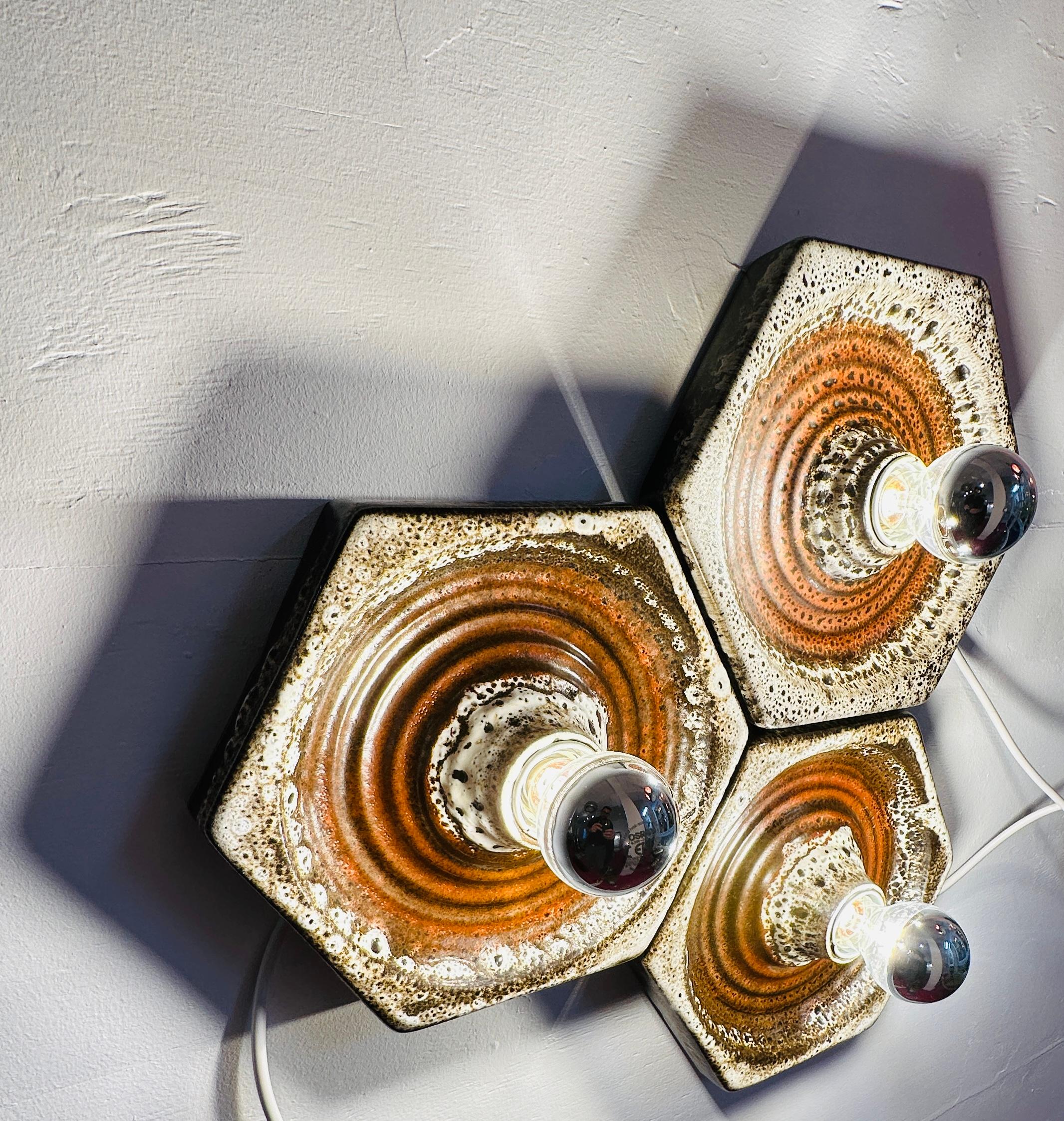 20ième siècle 1970s German Fat Lava Hustadt Hexagonal Ceramic Wall Lights - 3 Available en vente