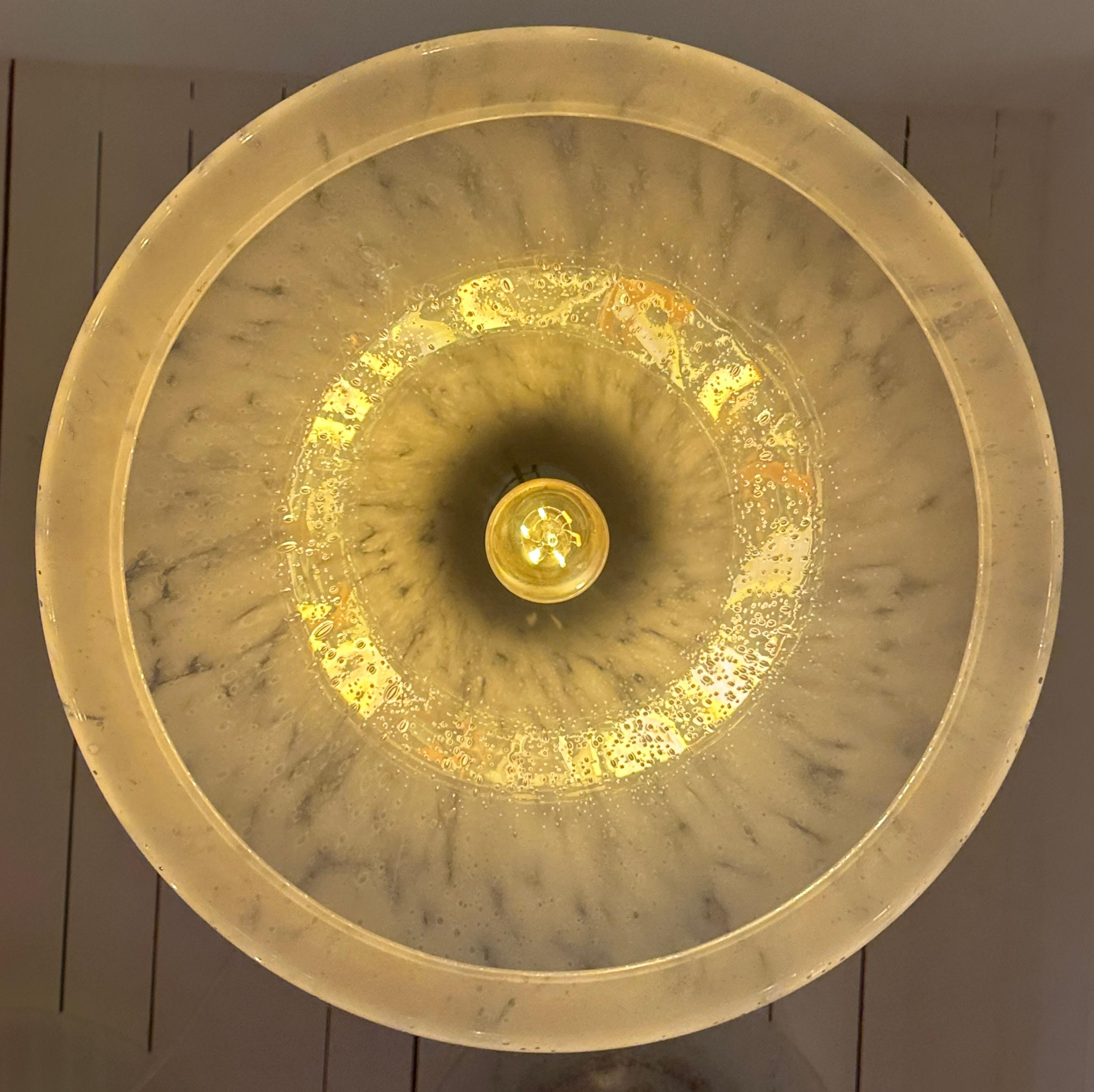 Lampada a sospensione di Glashütte Limburg, anni '70, in vetro bianco screziato e con bolle, a cui si può fare riferimento per la sua forma di sospensione in vendita 7