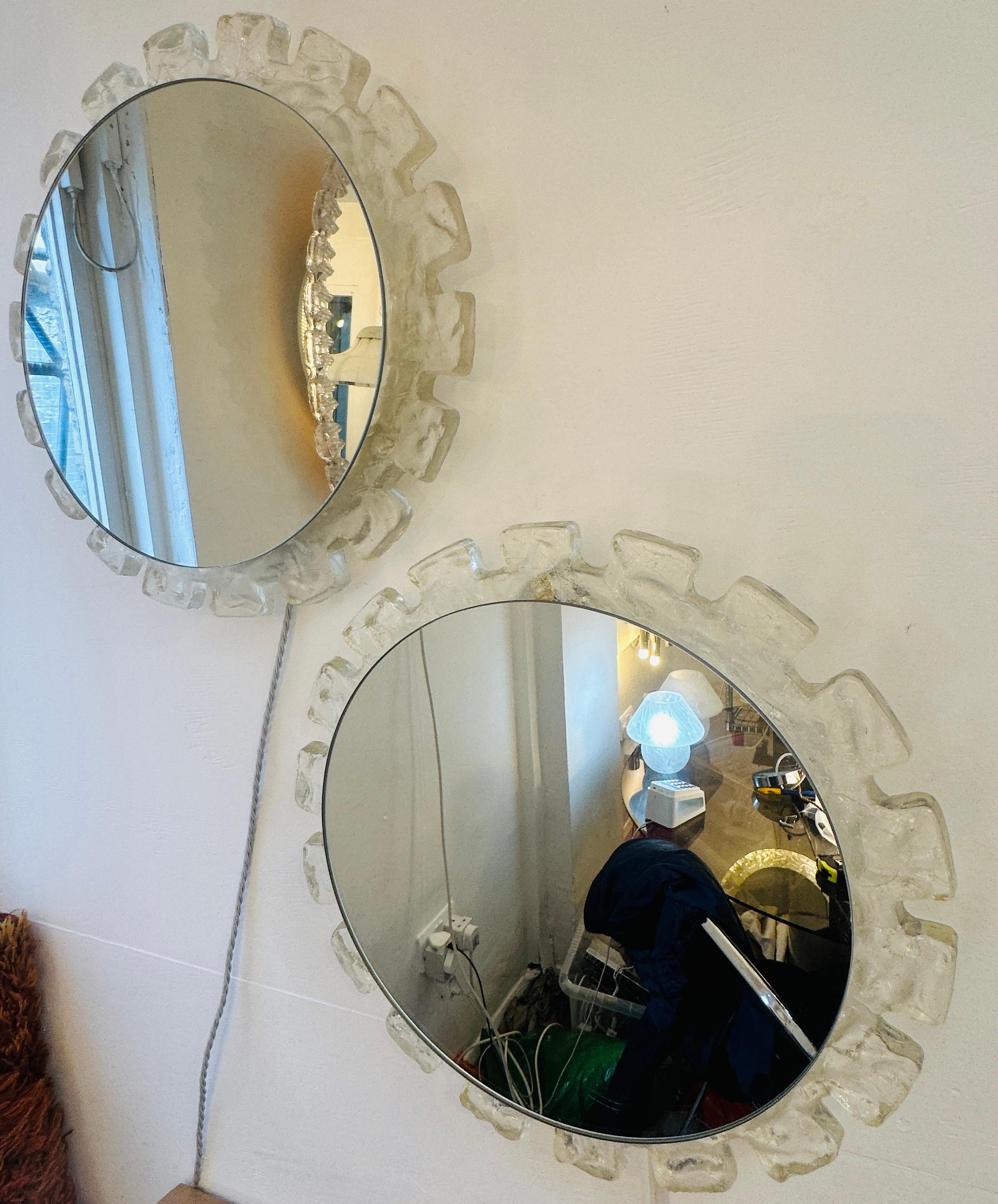 1970 German Hillebrand Illuminated Iced Encaded Acrylic Wall Mirrors 2 Available (Miroirs muraux en acrylique éclairés et glacés) en vente 2