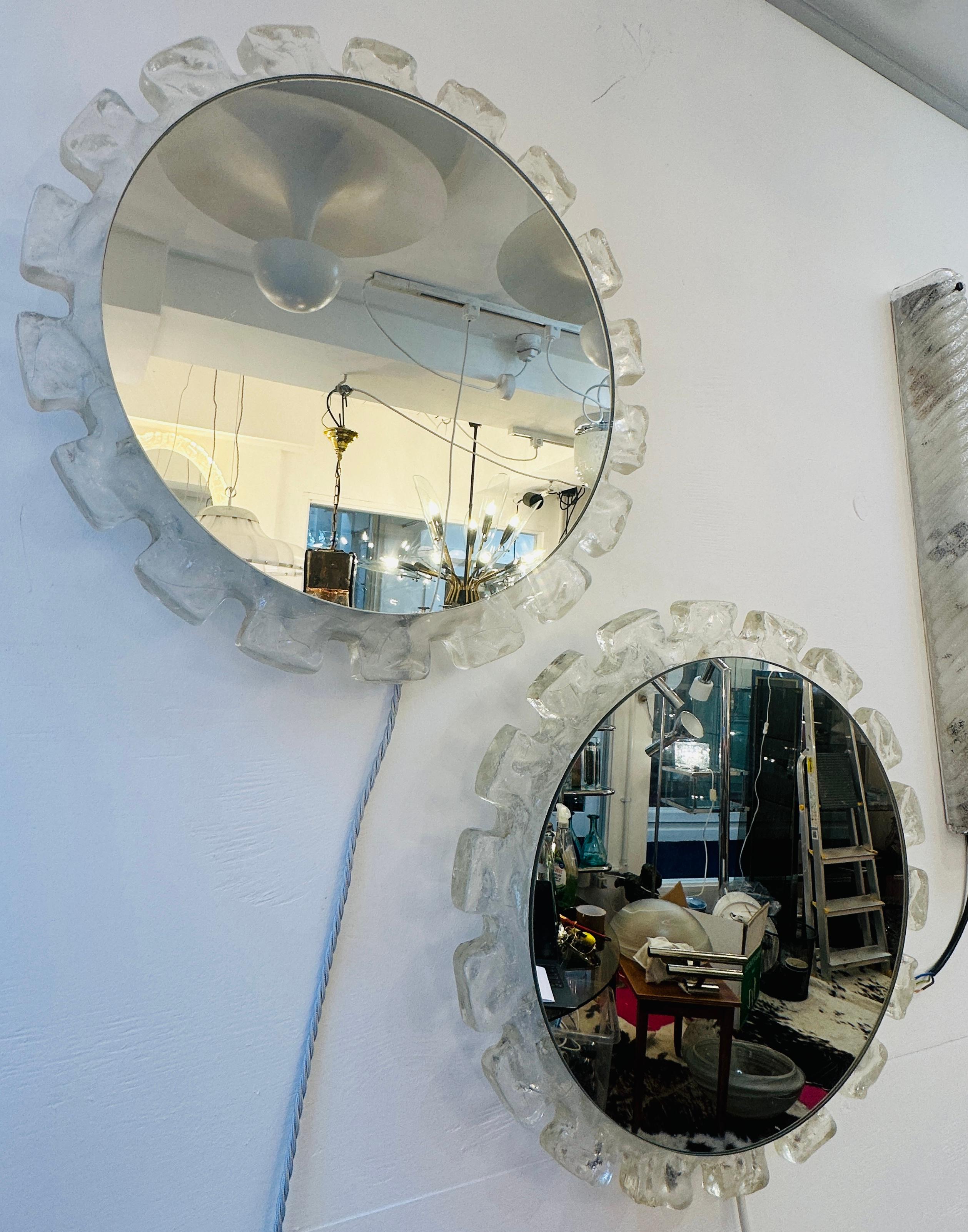 1970 German Hillebrand Illuminated Iced Encaded Acrylic Wall Mirrors 2 Available (Miroirs muraux en acrylique éclairés et glacés) en vente 4