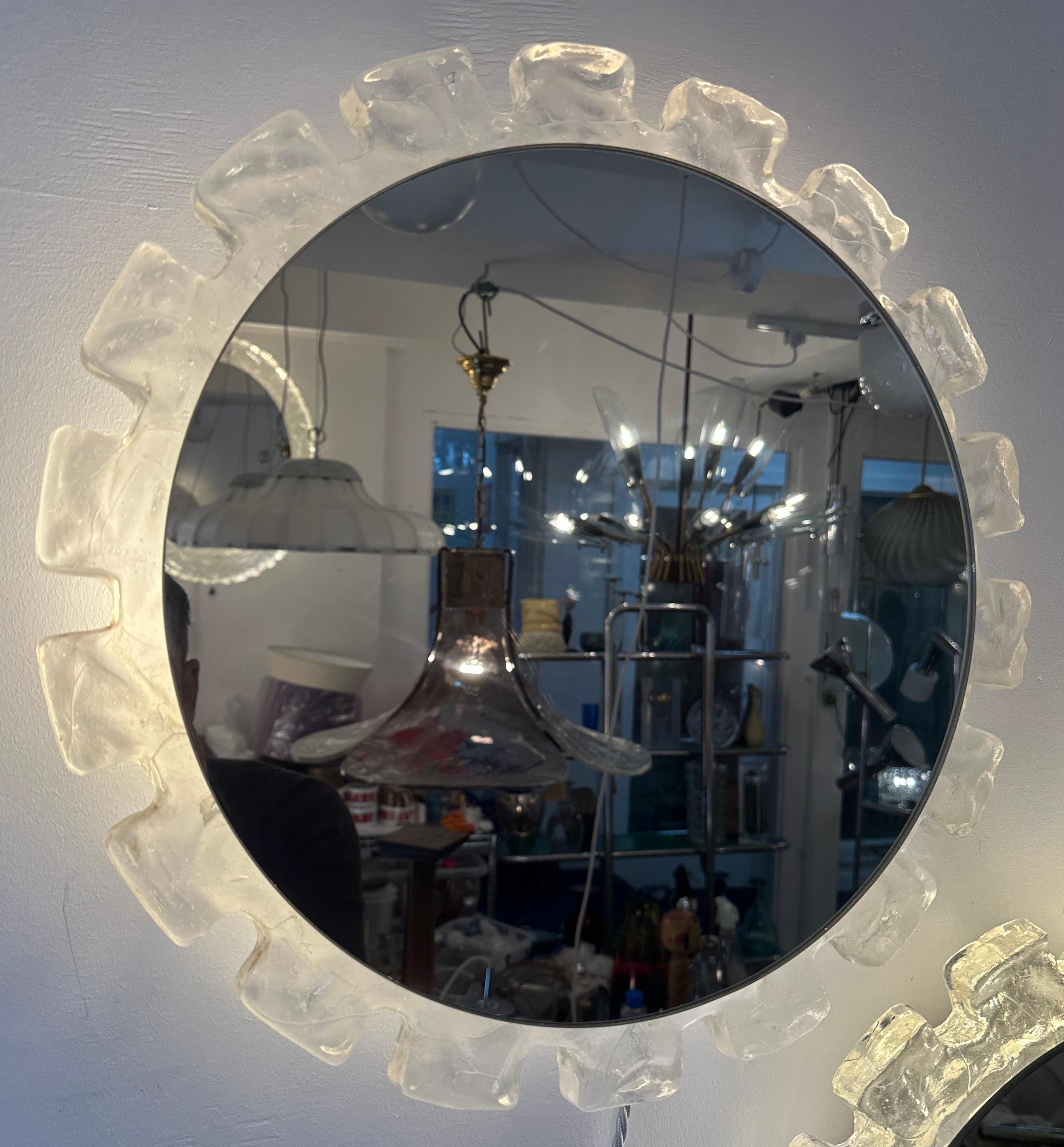 20ième siècle 1970 German Hillebrand Illuminated Iced Encaded Acrylic Wall Mirrors 2 Available (Miroirs muraux en acrylique éclairés et glacés) en vente