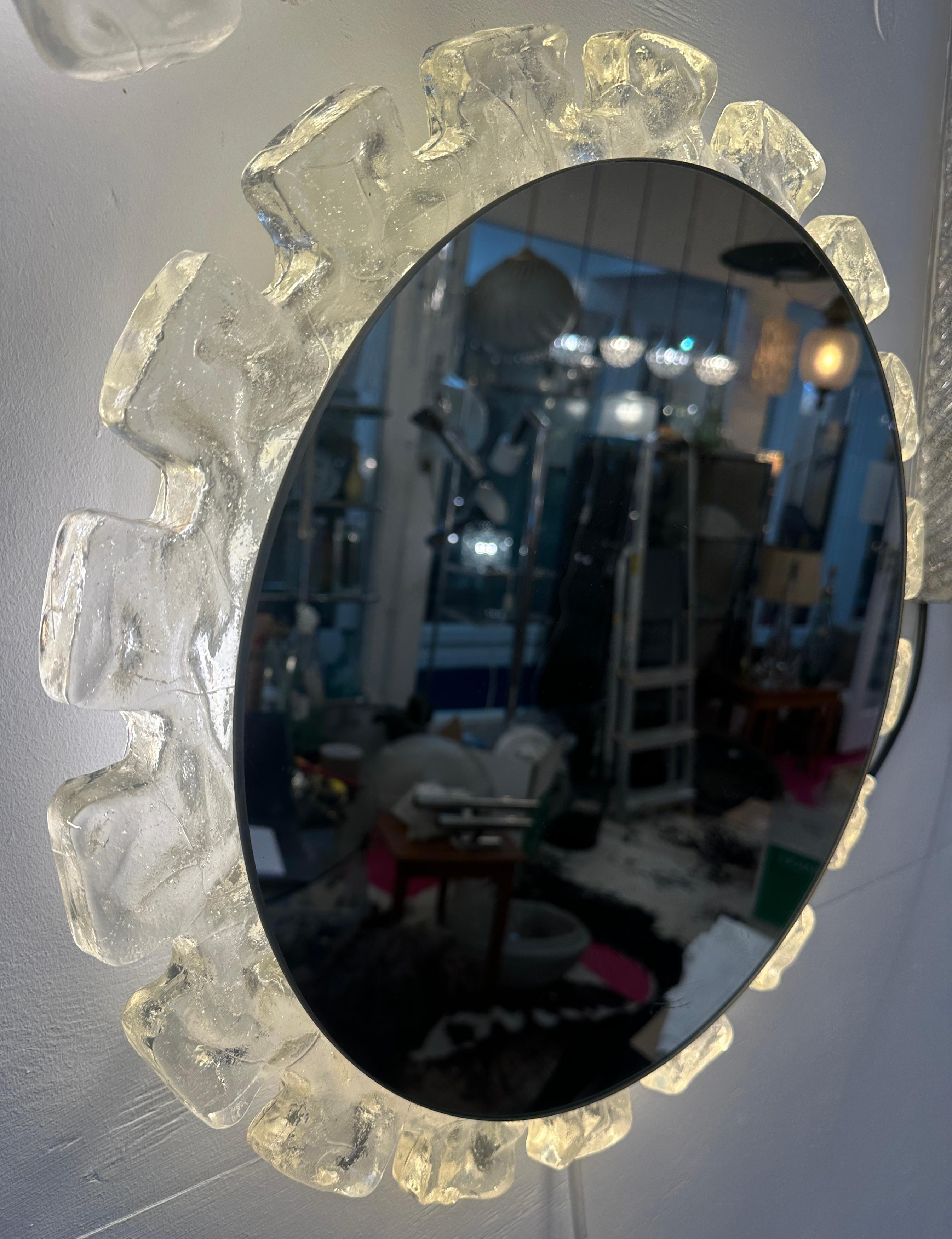 Métal 1970 German Hillebrand Illuminated Iced Encaded Acrylic Wall Mirrors 2 Available (Miroirs muraux en acrylique éclairés et glacés) en vente