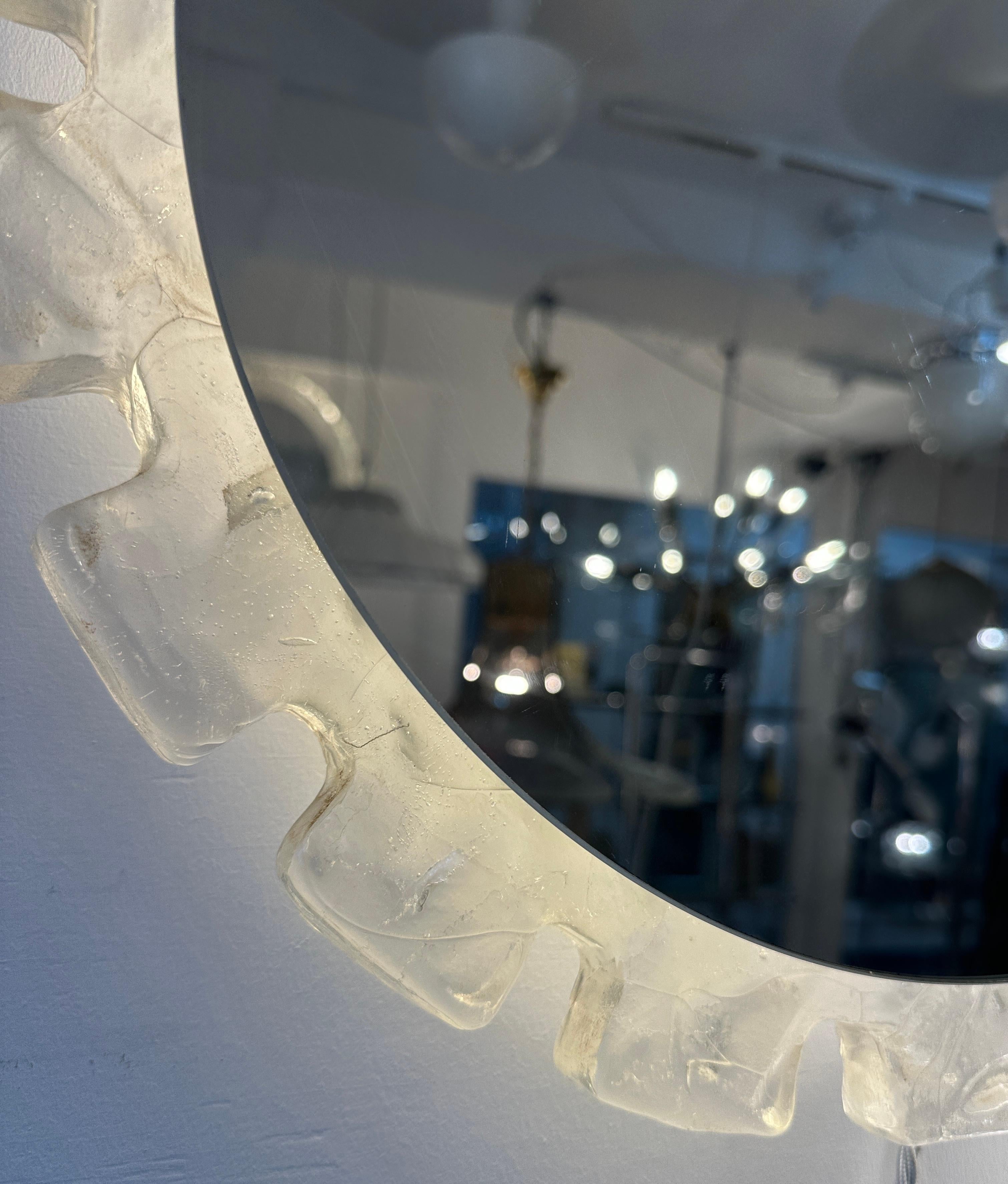 1970 German Hillebrand Illuminated Iced Encaded Acrylic Wall Mirrors 2 Available (Miroirs muraux en acrylique éclairés et glacés) en vente 1