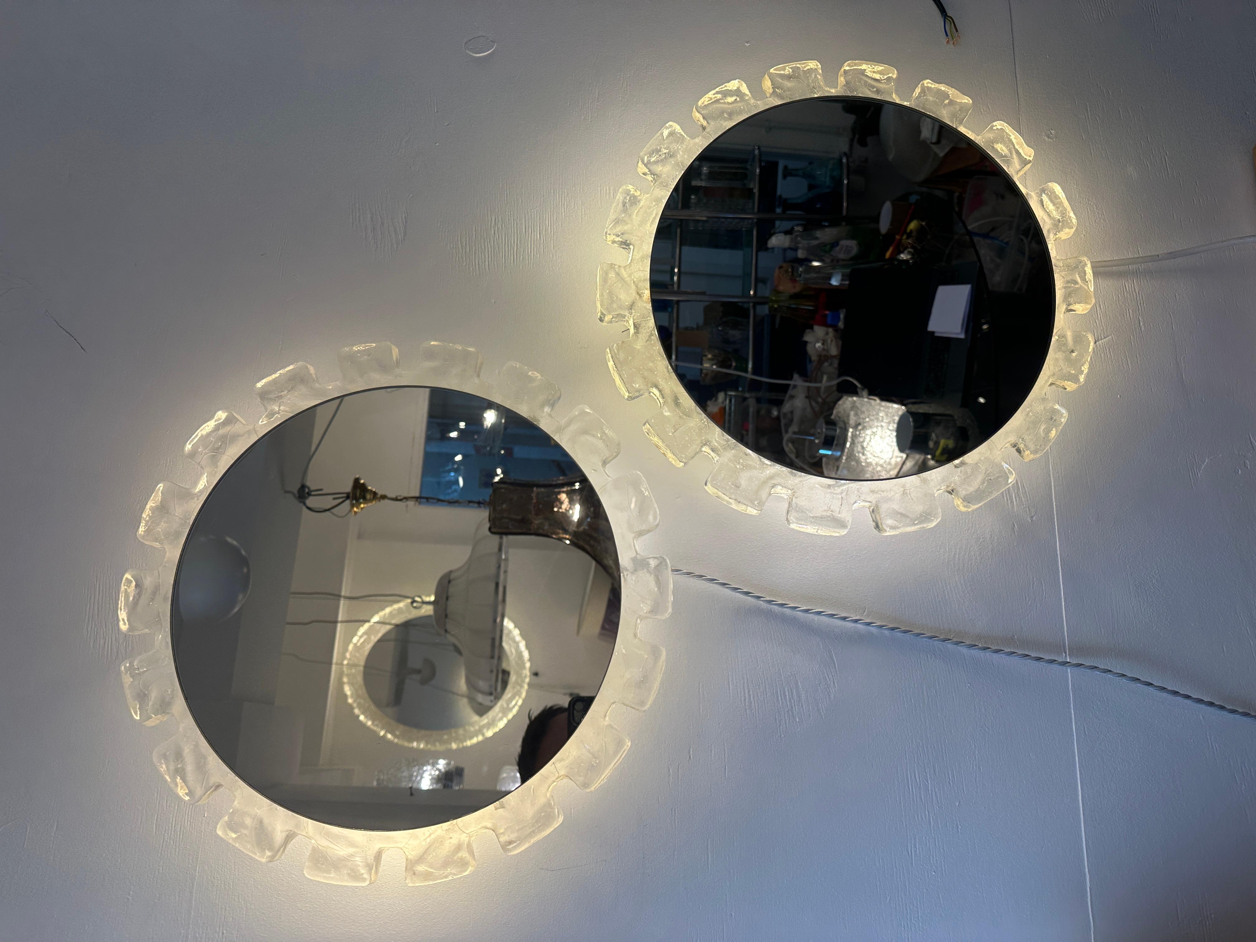 Mid-Century Modern 1970 German Hillebrand Illuminated Iced Encaded Acrylic Wall Mirrors 2 Available (Miroirs muraux en acrylique éclairés et glacés) en vente