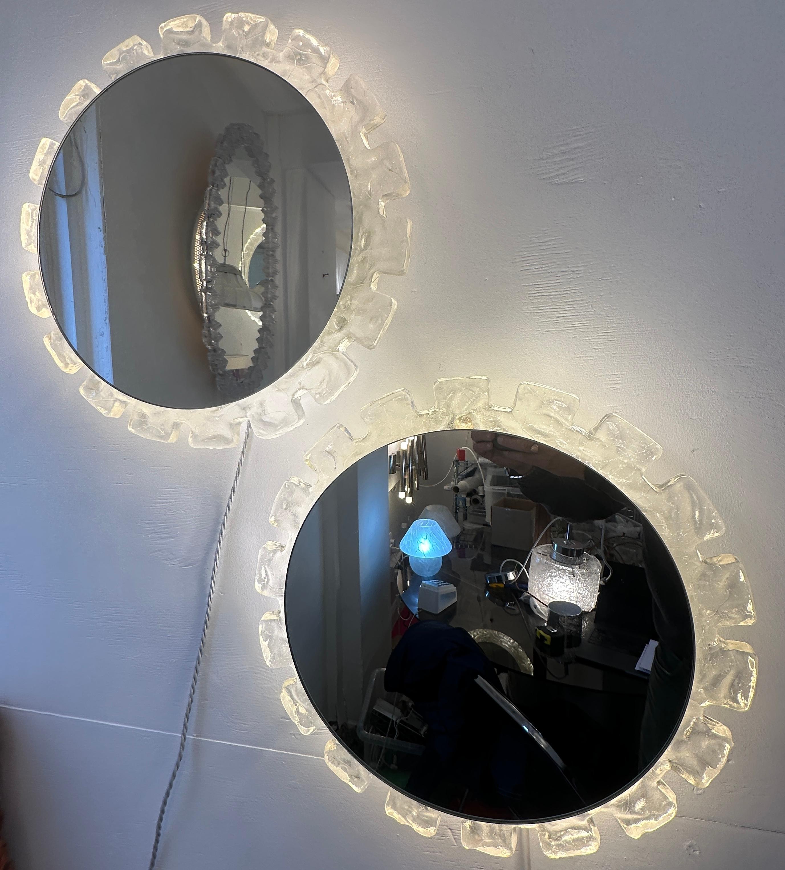 Allemand 1970 German Hillebrand Illuminated Iced Encaded Acrylic Wall Mirrors 2 Available (Miroirs muraux en acrylique éclairés et glacés) en vente