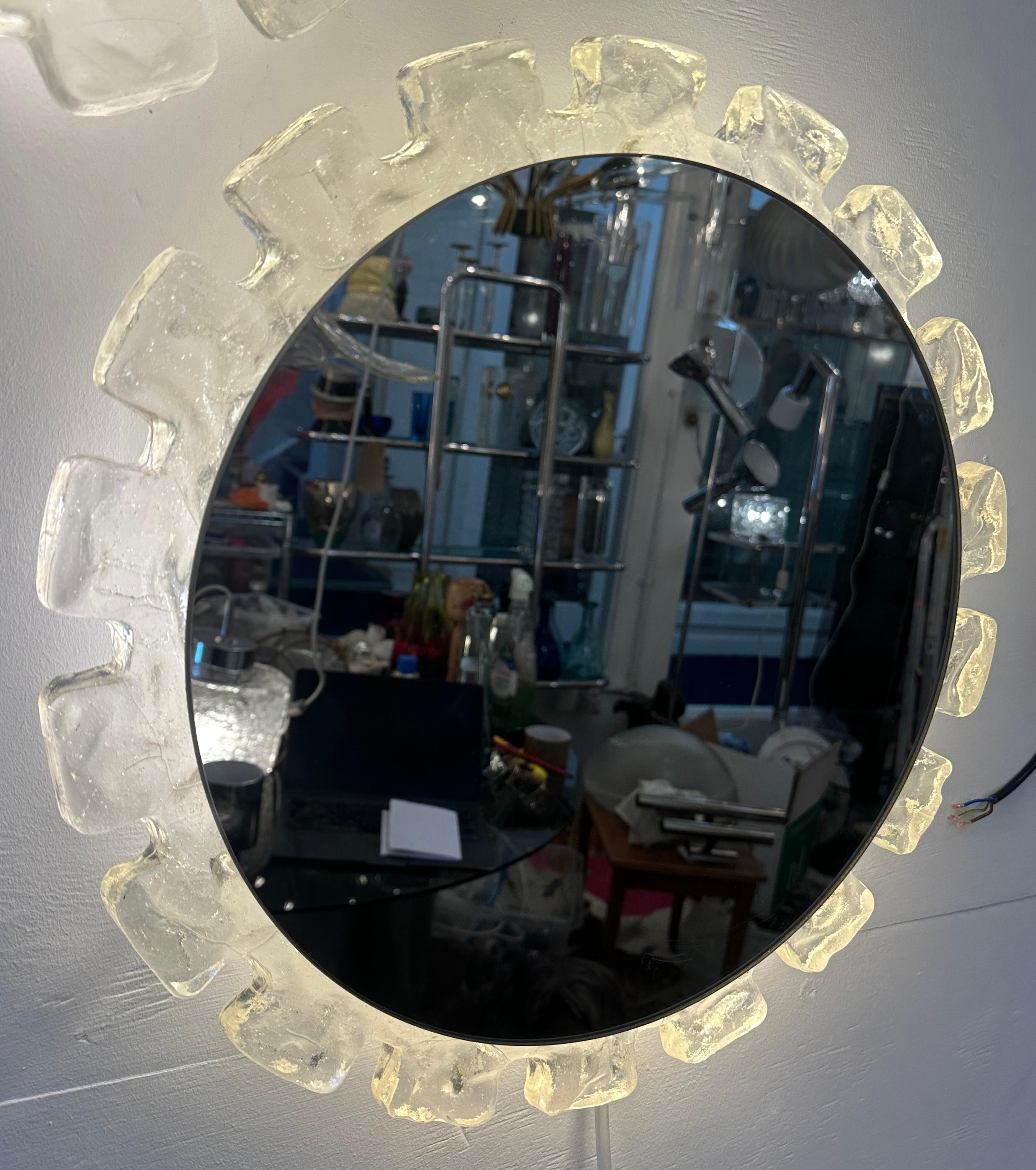 1970 German Hillebrand Illuminated Iced Encaded Acrylic Wall Mirrors 2 Available (Miroirs muraux en acrylique éclairés et glacés) Bon état - En vente à London, England