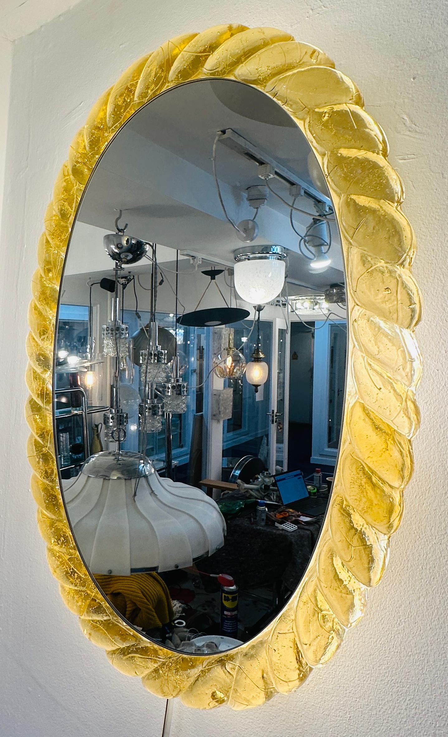 1970er Jahre Deutsch Hillebrand Leuchten Beleuchtete Hintergrundbeleuchtung Lucite Bernstein Wandspiegel im Zustand „Gut“ in London, GB