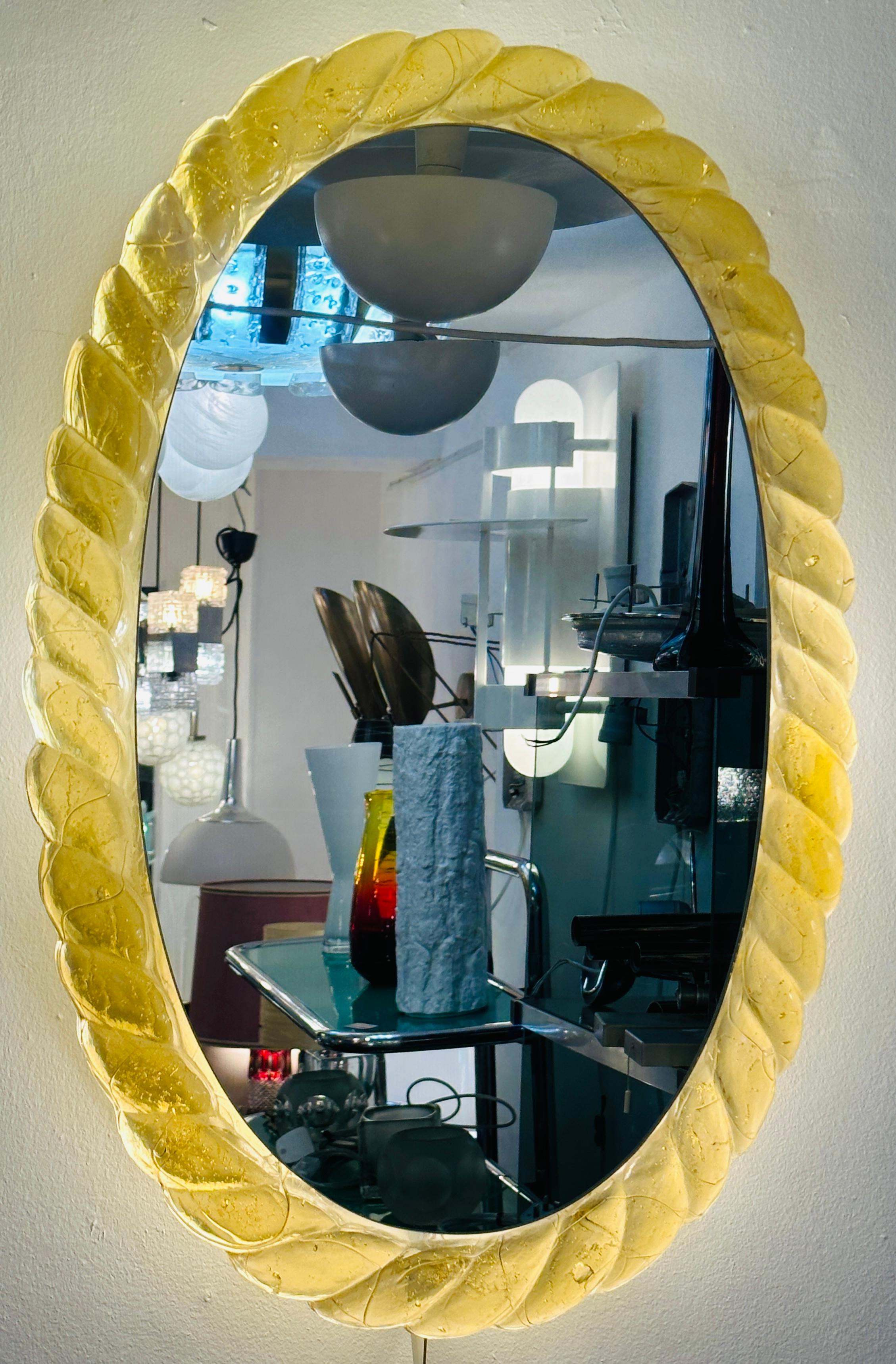 1970er Jahre Deutsch Hillebrand Leuchten Beleuchtete Hintergrundbeleuchtung Lucite Bernstein Wandspiegel (20. Jahrhundert)