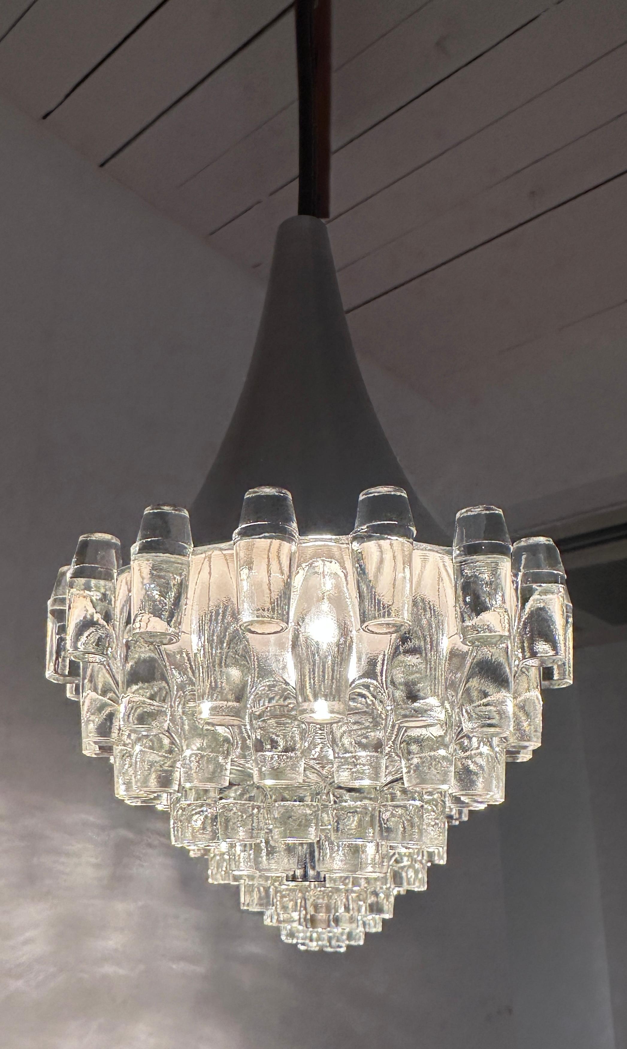 20ième siècle 1970s German Hustadt Leuchten Four Glass Torch & Brushed Chrome Ceiling Light en vente
