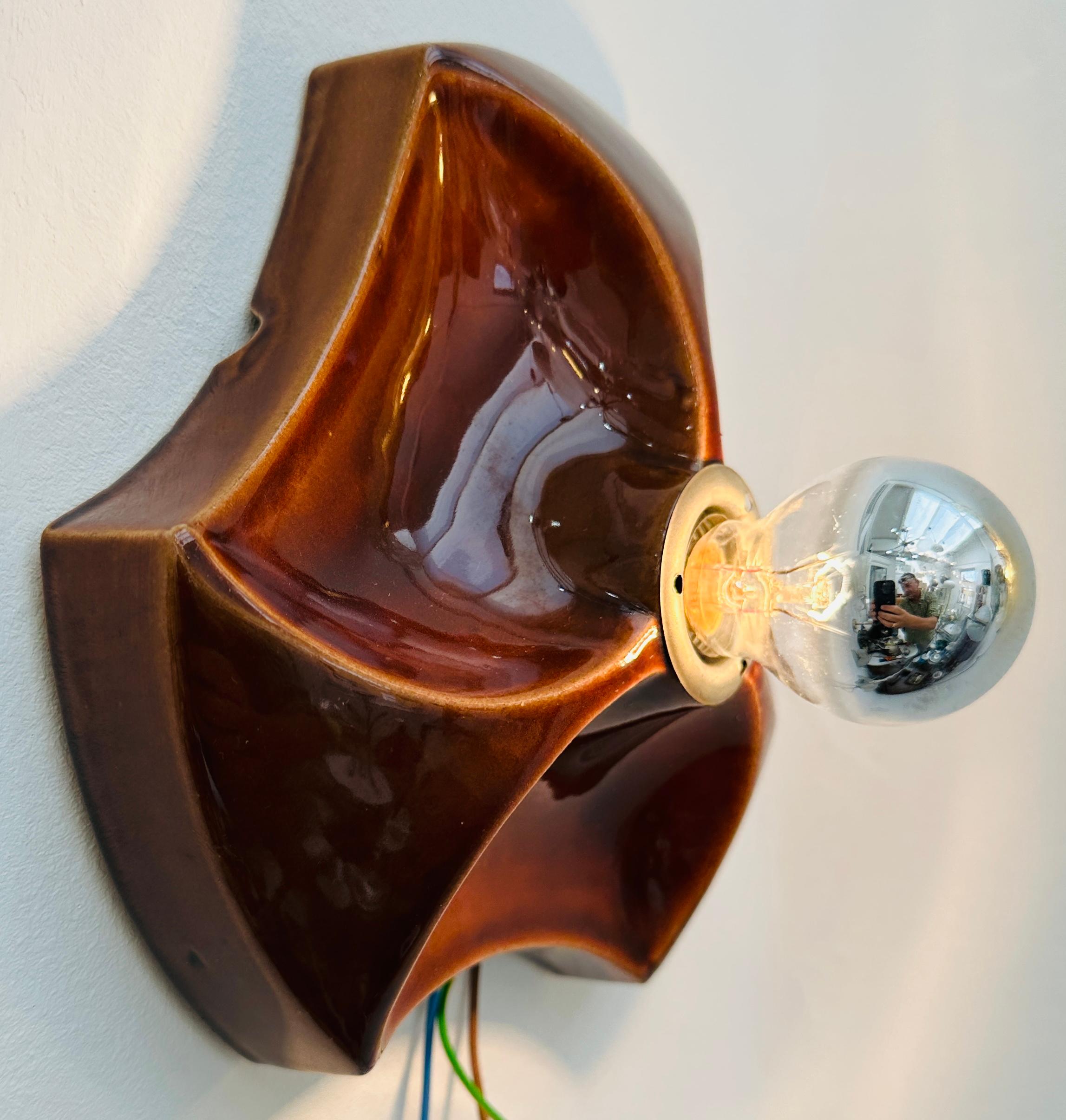 1970s German Hustadt Leuchten Glazed Ceramic Brown Fat Lava Wall Sconce or Light In Good Condition For Sale In London, GB
