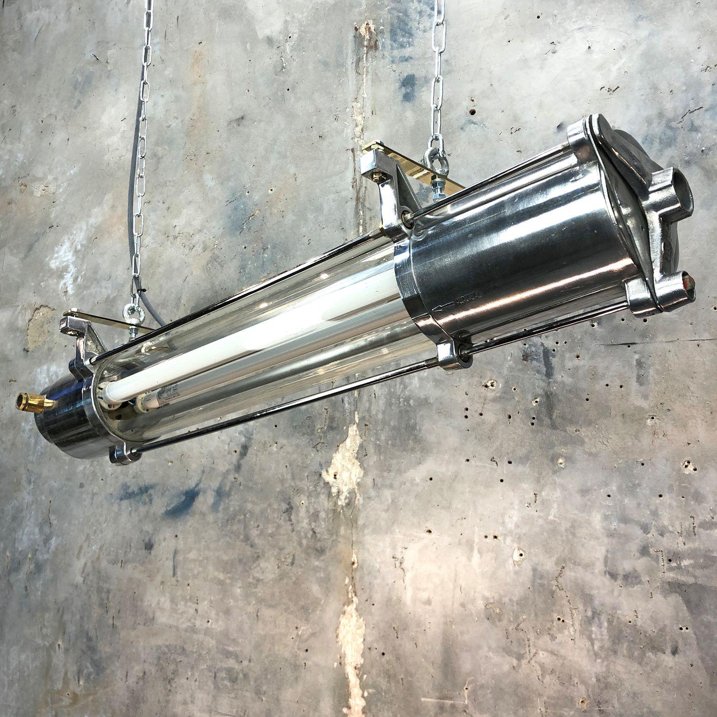 A vintage Industrial flameproof ceiling striplight / tube light made by Wittenburg of Germany. Originally designed for hazardous areas in factories and on cargo ships.

The build is of the highest quality and extremely robust made borosilicate