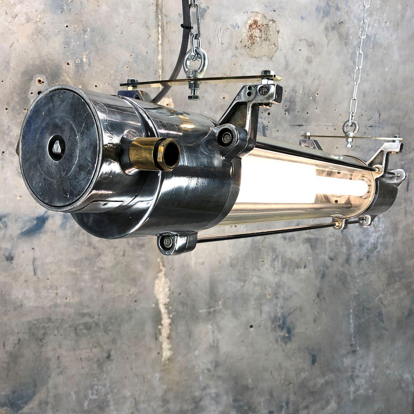 Moulage Lampe T8 Explosion Proof allemande des années 1970 en aluminium coulé et verre en vente