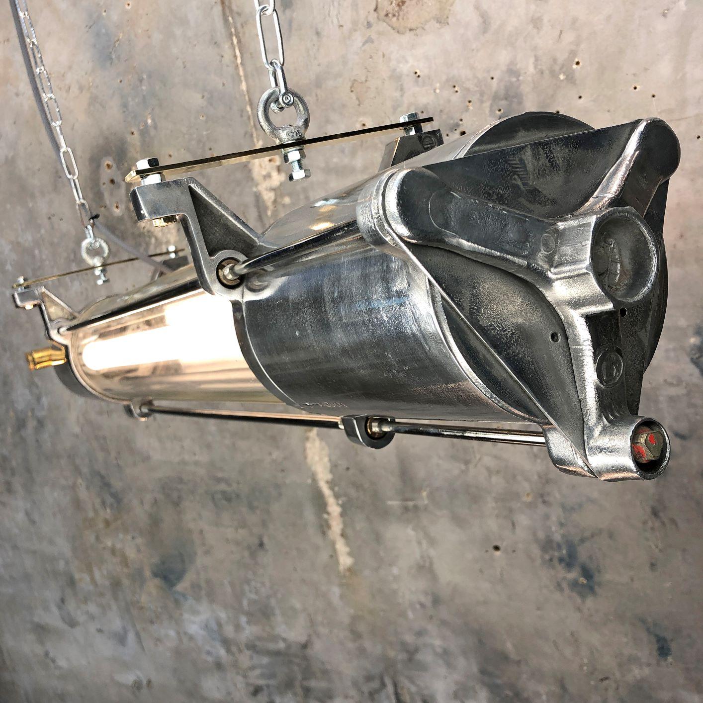 Lampe T8 Explosion Proof allemande des années 1970 en aluminium coulé et verre en vente 1