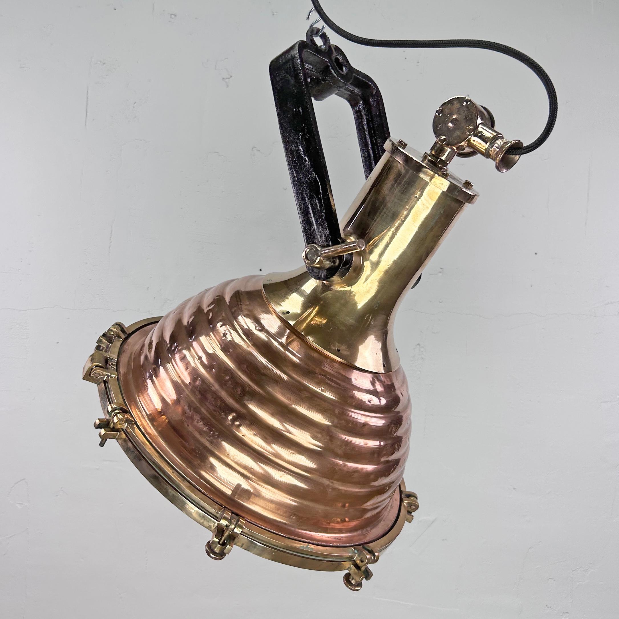 1970's Deutsche Industrie Kupfer & Messing Marine Pendelleuchte von Wiska im Angebot 4