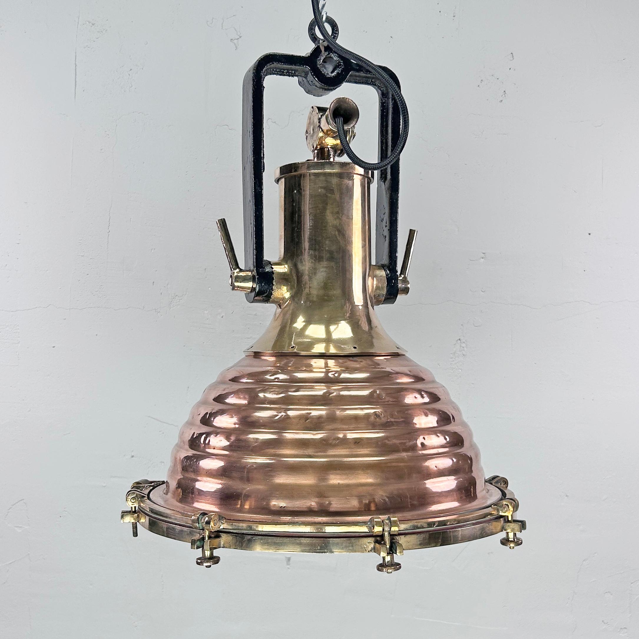 1970's Deutsche Industrie Kupfer & Messing Marine Pendelleuchte von Wiska (Gegossen) im Angebot