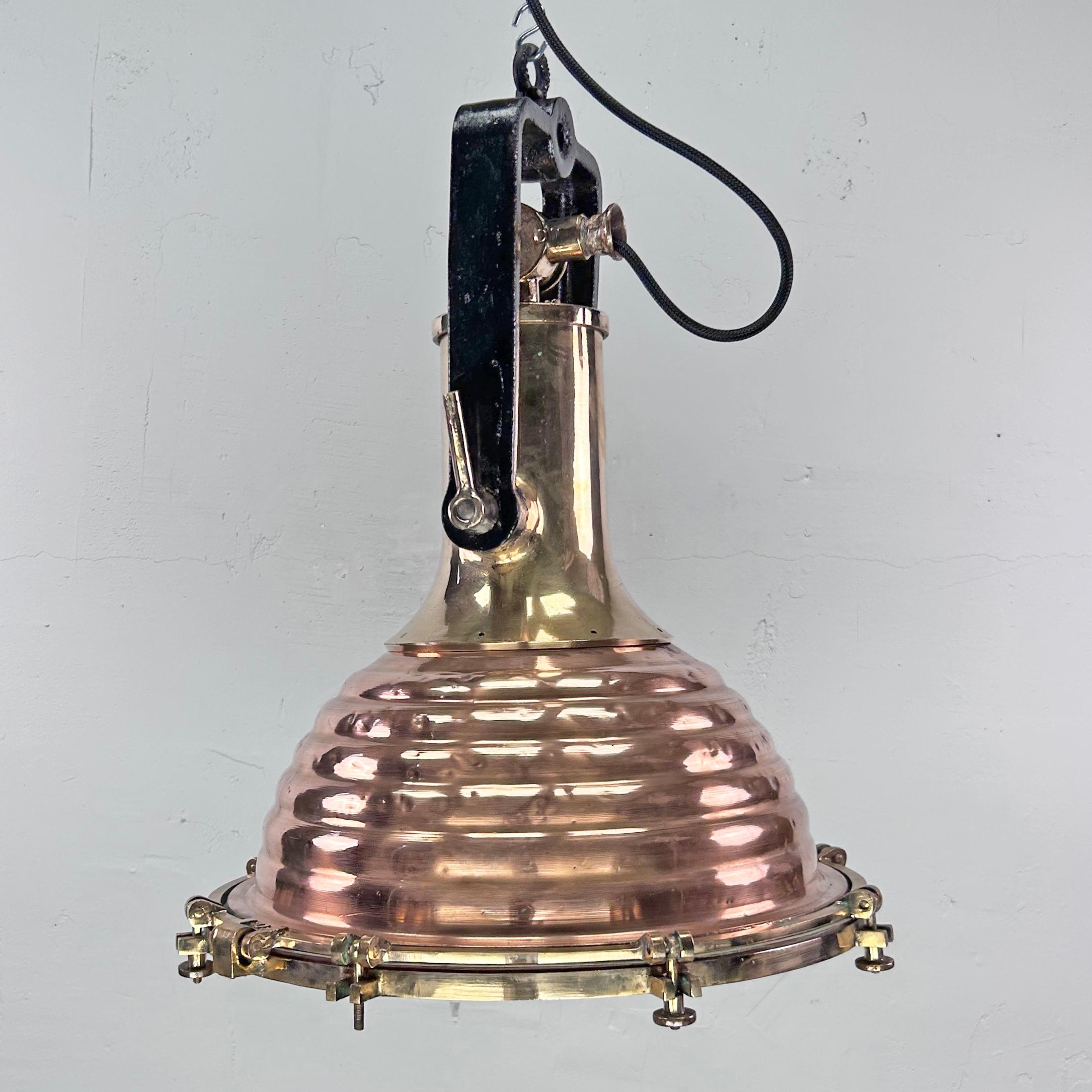 1970's Deutsche Industrie Kupfer & Messing Marine Pendelleuchte von Wiska (Ende des 20. Jahrhunderts) im Angebot