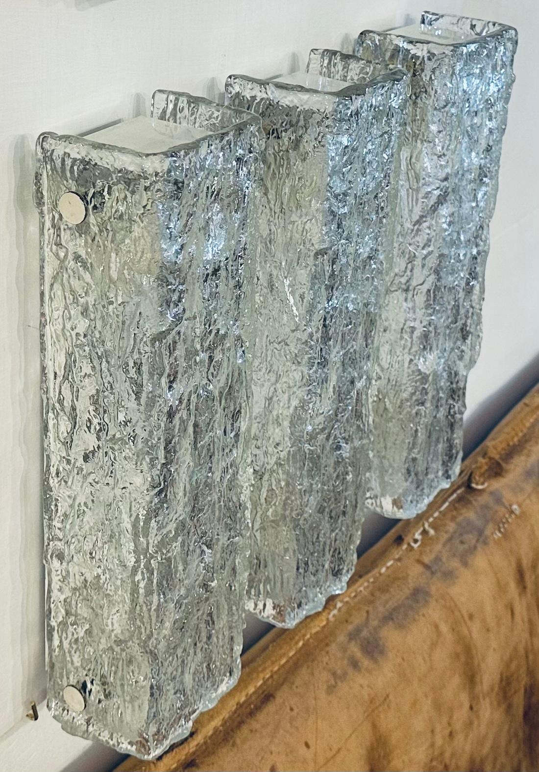 Appliques en verre texturé glacé Kaiser Leuchten des années 1970.  3 Disponible. en vente 2