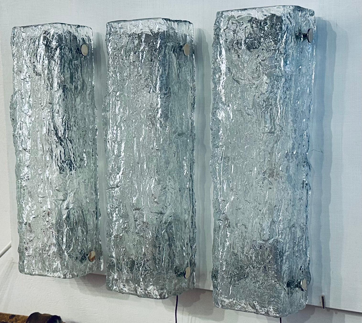 Appliques en verre texturé glacé Kaiser Leuchten des années 1970.  3 Disponible. en vente 5