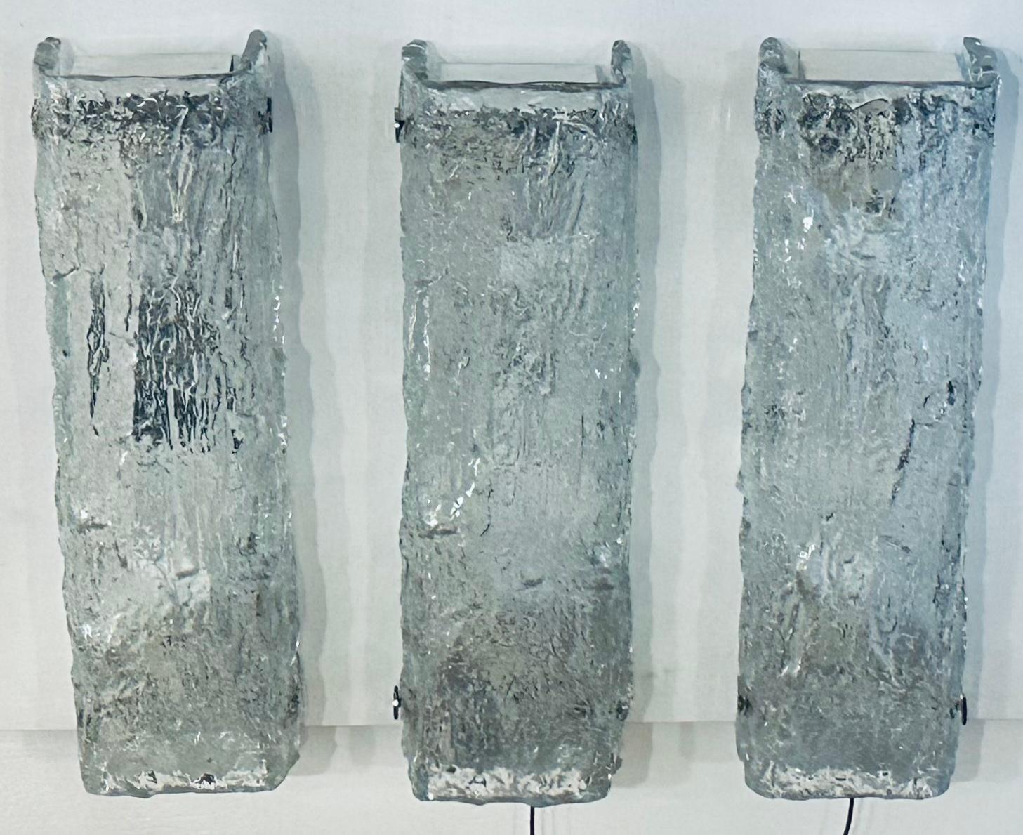 1970er Jahre Deutsch Kaiser Leuchten Iced Textured Glass Wall Lights.  3 Verfügbar. im Angebot 1