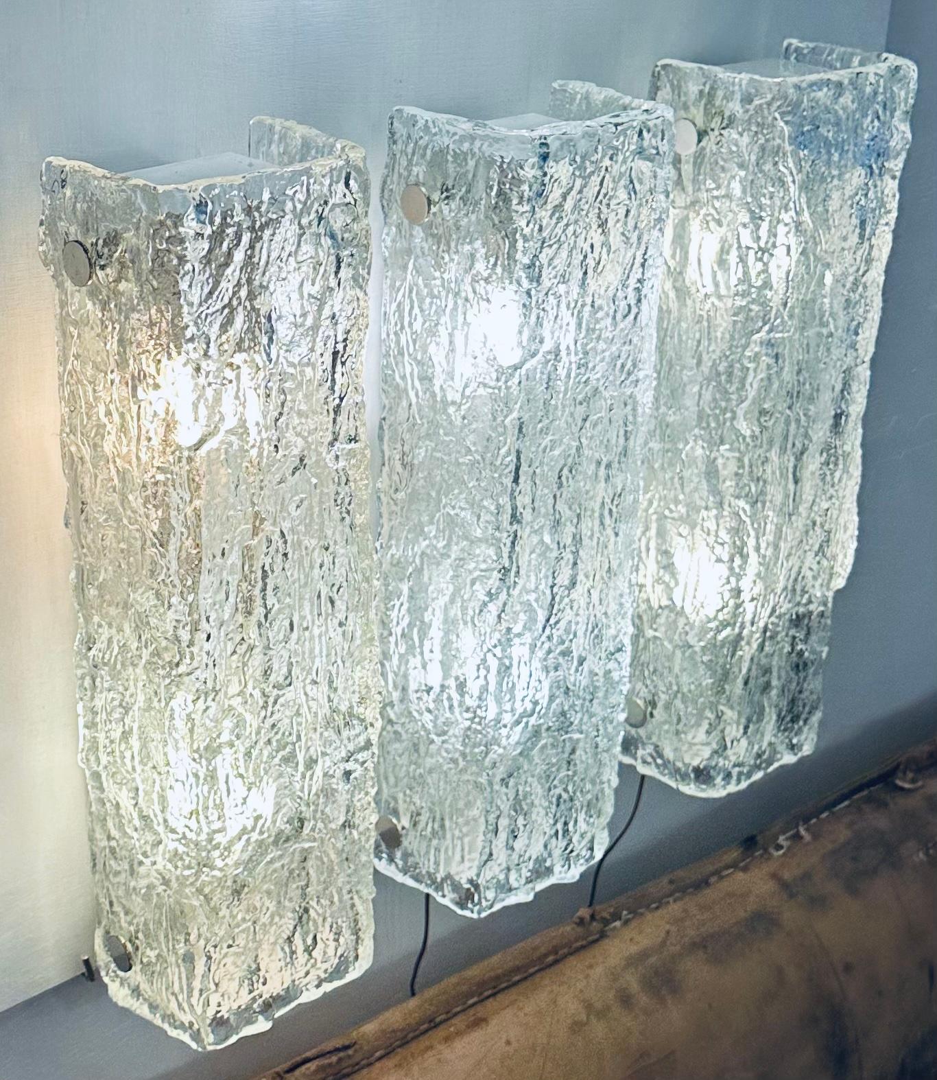 1970er Jahre Deutsch Kaiser Leuchten Iced Textured Glass Wall Lights.  3 Verfügbar. (Moderne der Mitte des Jahrhunderts) im Angebot