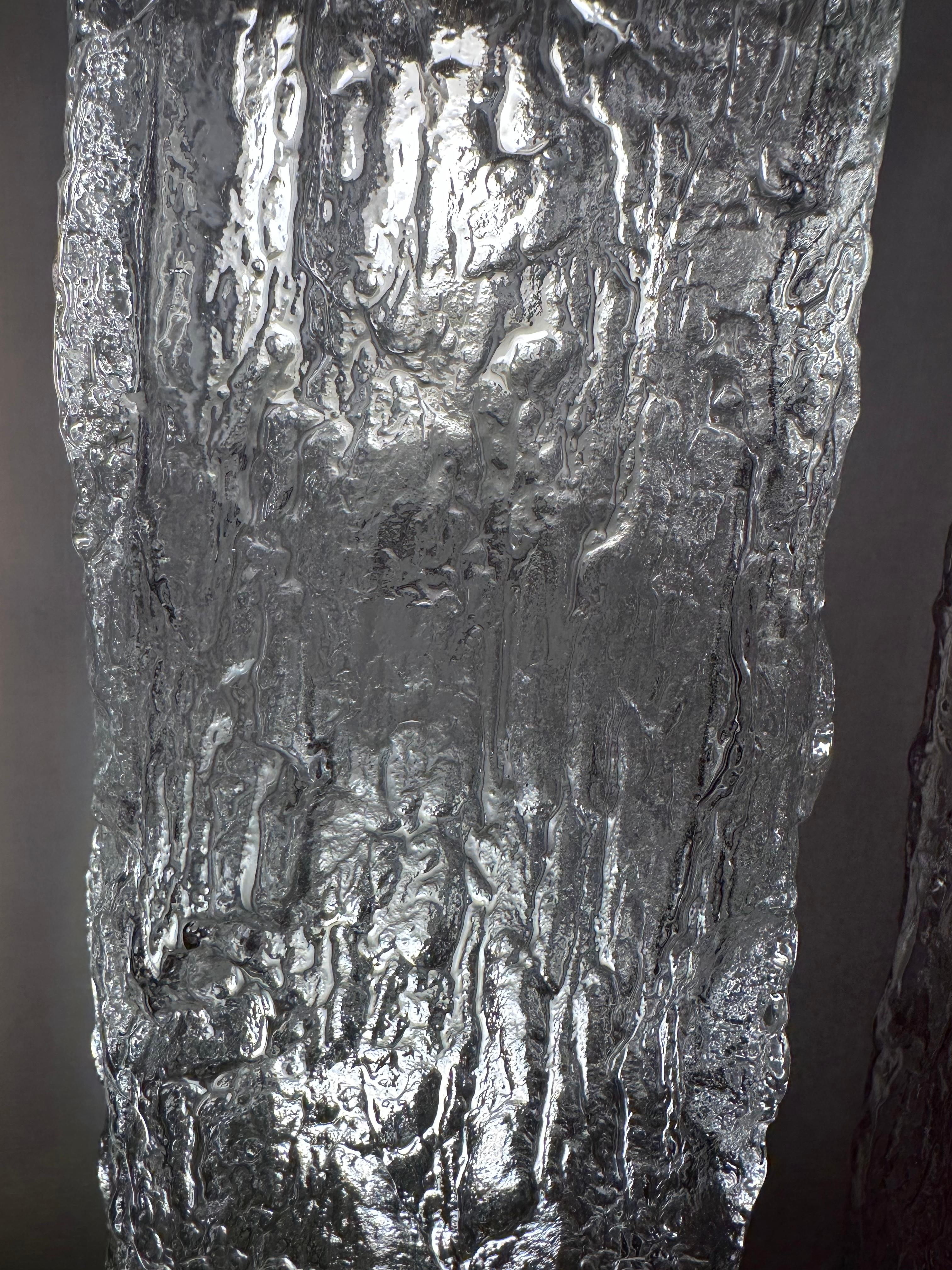 1970er Jahre Deutsch Kaiser Leuchten Iced Textured Glass Wall Lights.  3 Verfügbar. im Zustand „Gut“ im Angebot in London, GB