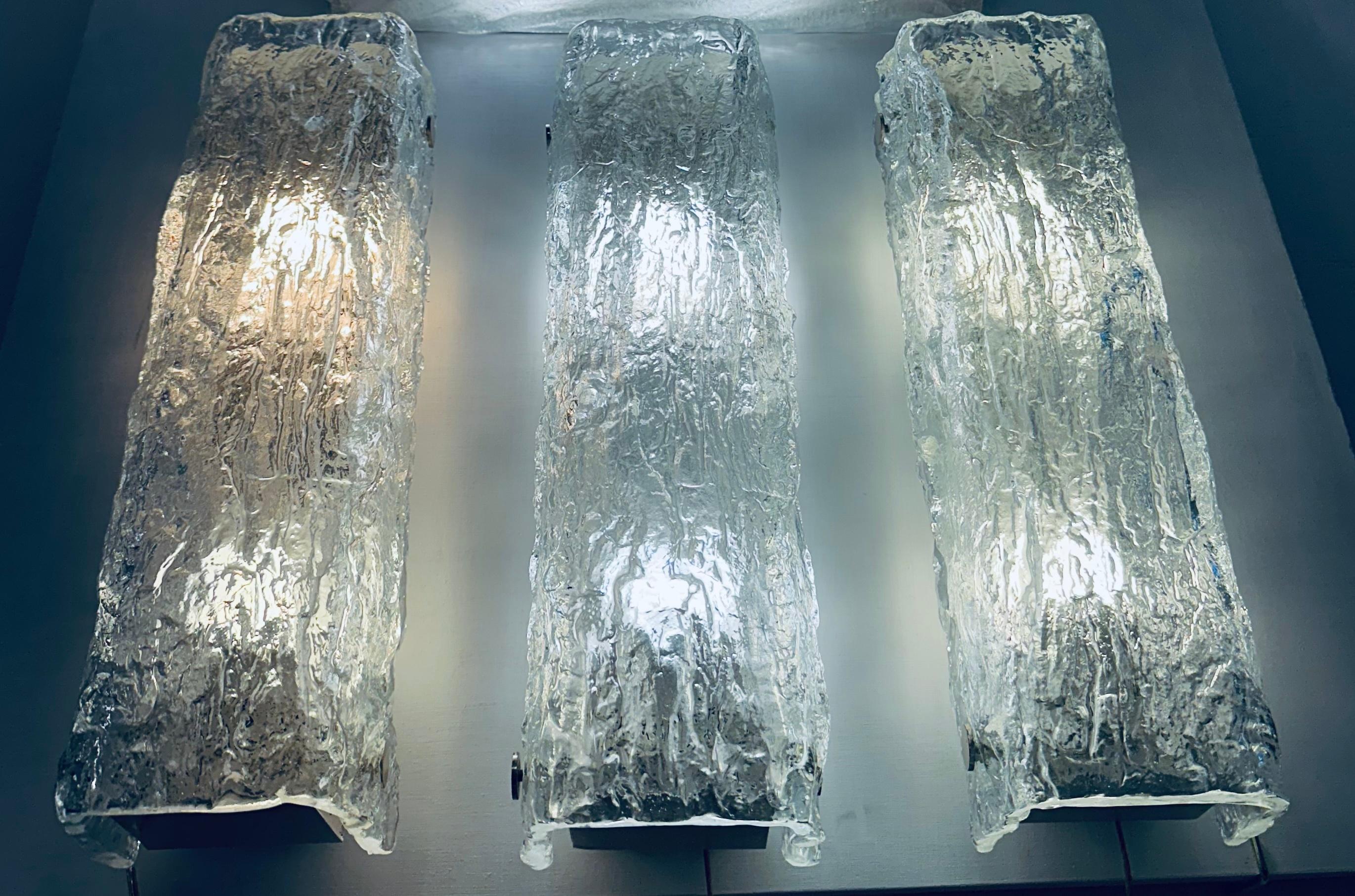 1970er Jahre Deutsch Kaiser Leuchten Iced Textured Glass Wall Lights.  3 Verfügbar. (20. Jahrhundert) im Angebot