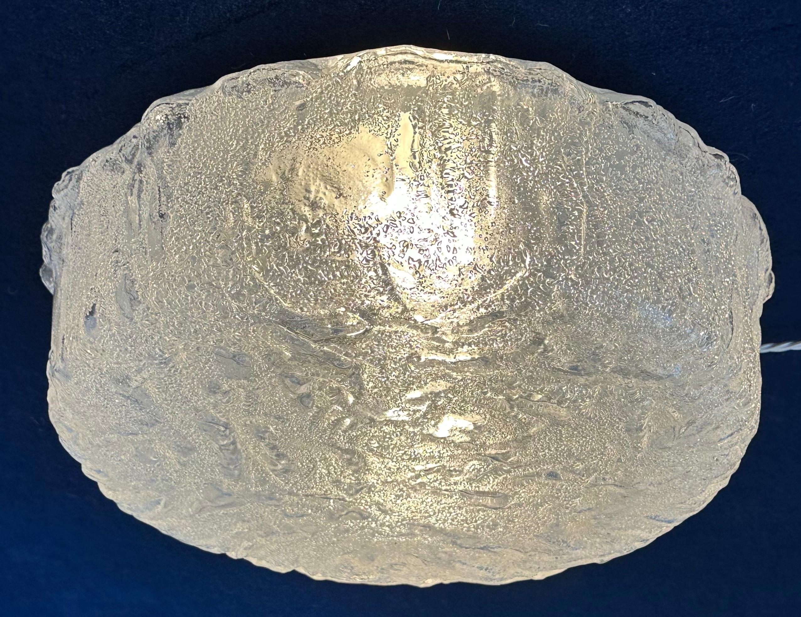 Plafonnier ou applique murale en verre glacé texturé du Limbourg allemand des années 1970 en vente 3