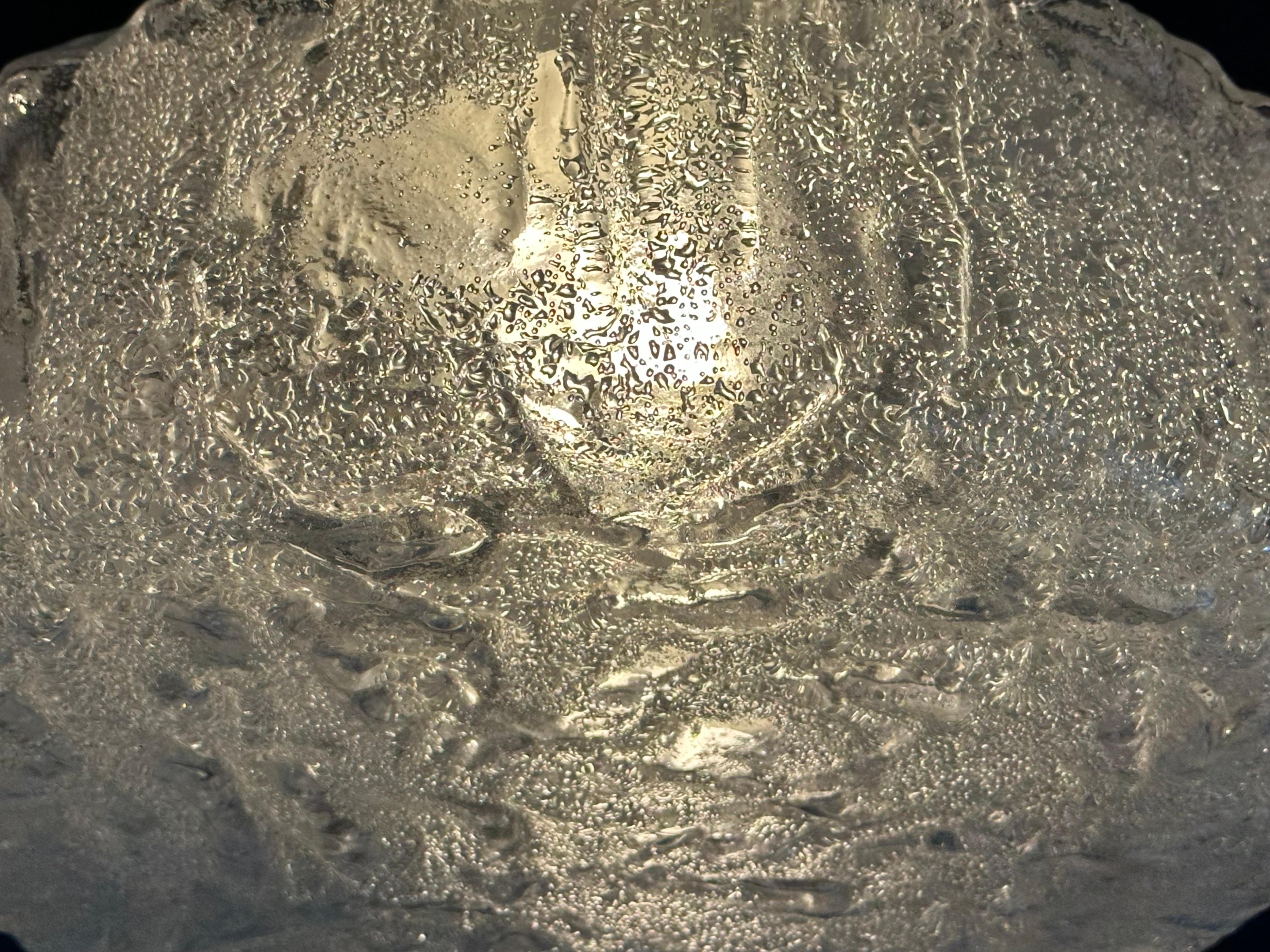 Plafonnier ou applique murale en verre glacé texturé du Limbourg allemand des années 1970 en vente 8