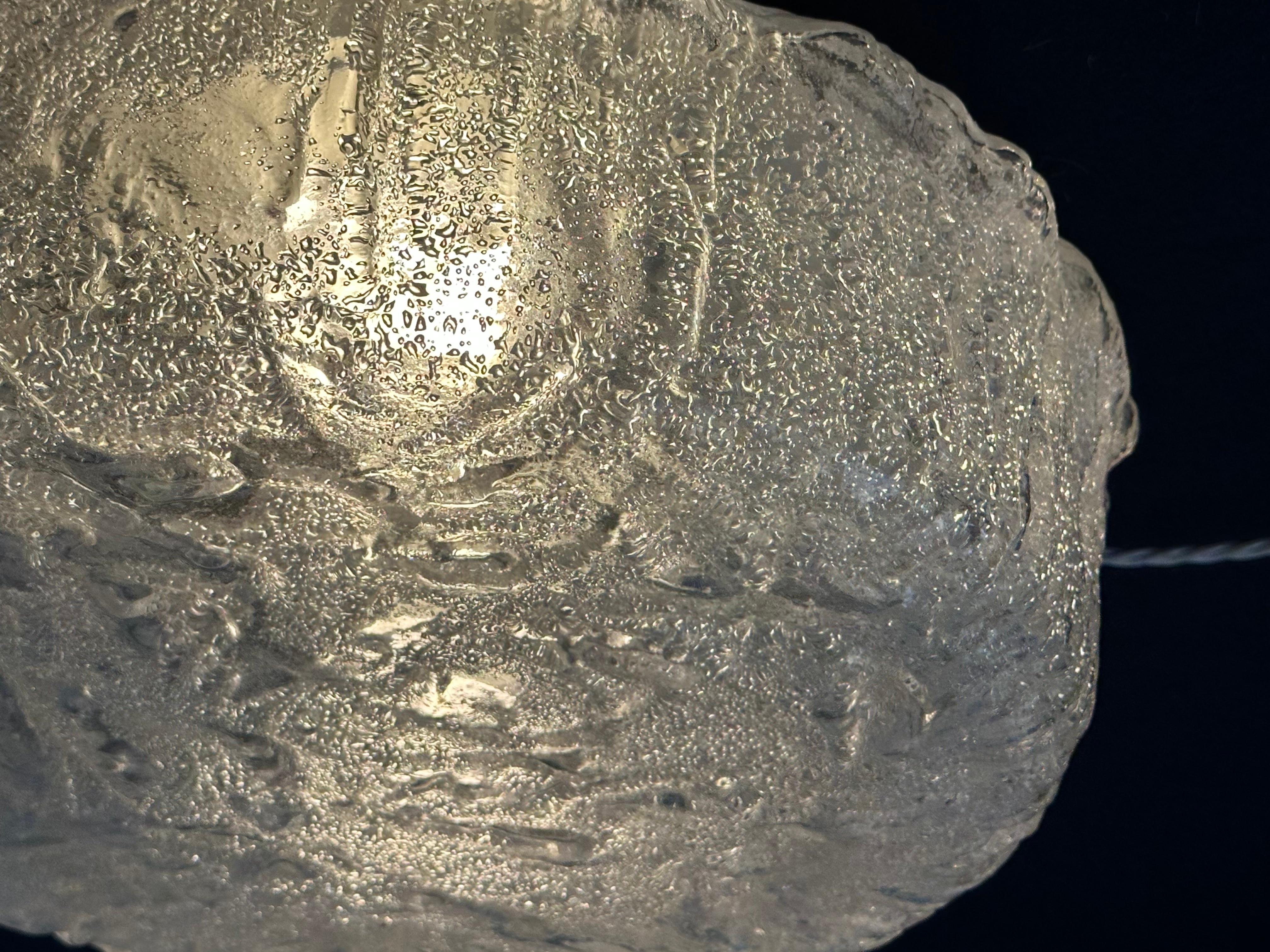 Plafonnier ou applique murale en verre glacé texturé du Limbourg allemand des années 1970 en vente 9