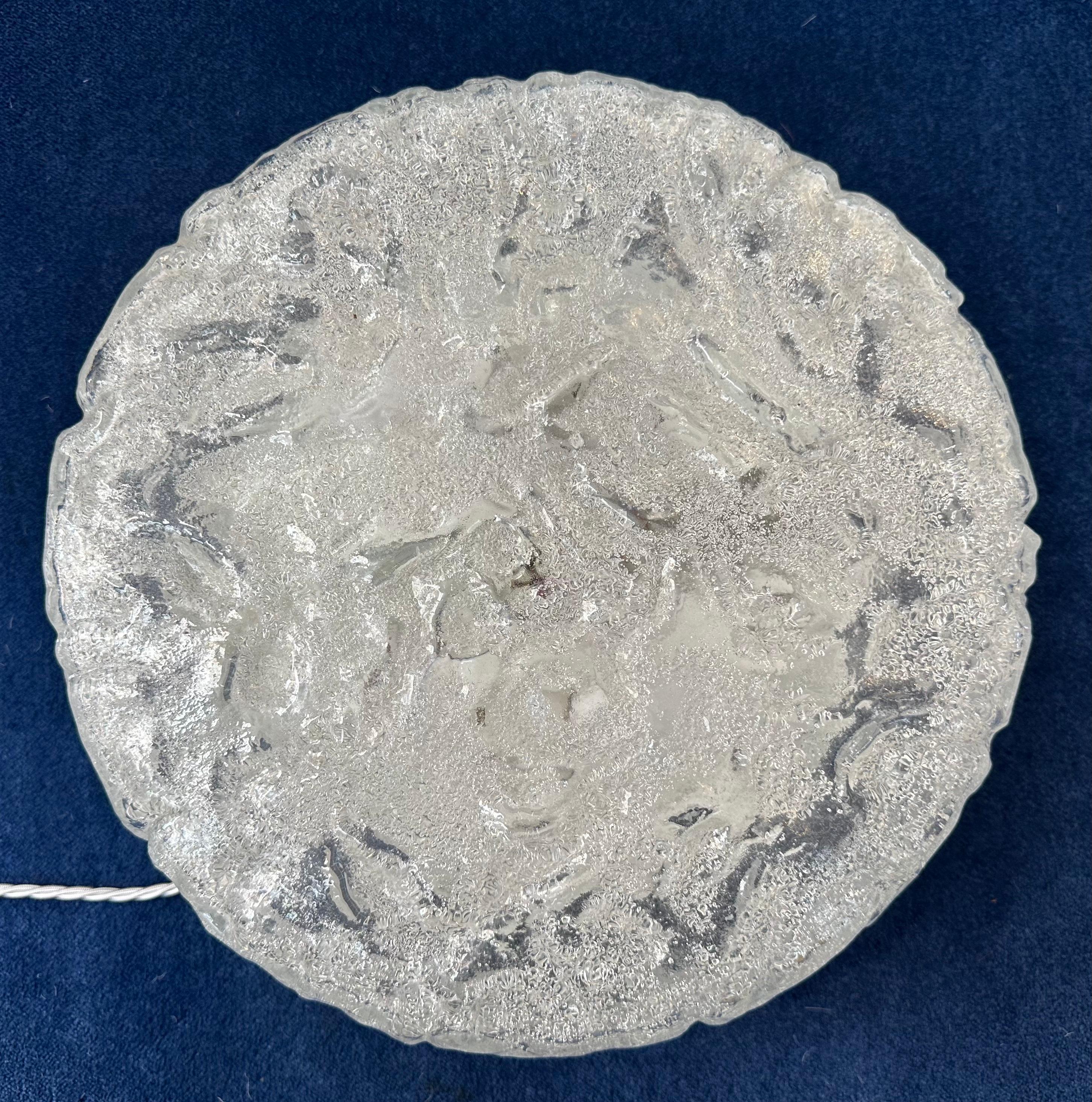 Ère spatiale Plafonnier ou applique murale en verre glacé texturé du Limbourg allemand des années 1970 en vente