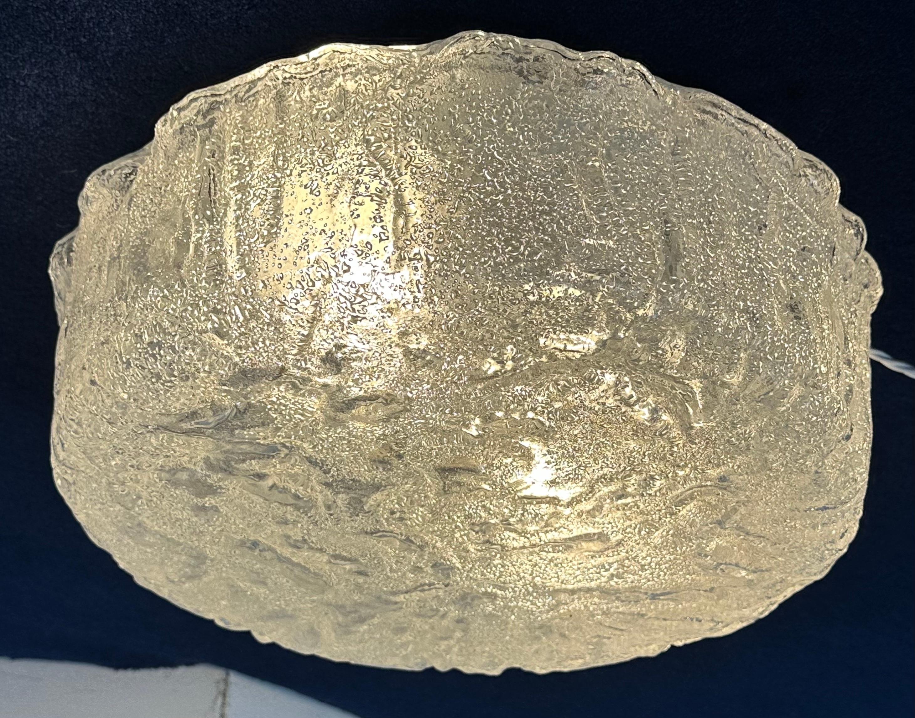 Plafonnier ou applique murale en verre glacé texturé du Limbourg allemand des années 1970 en vente 1