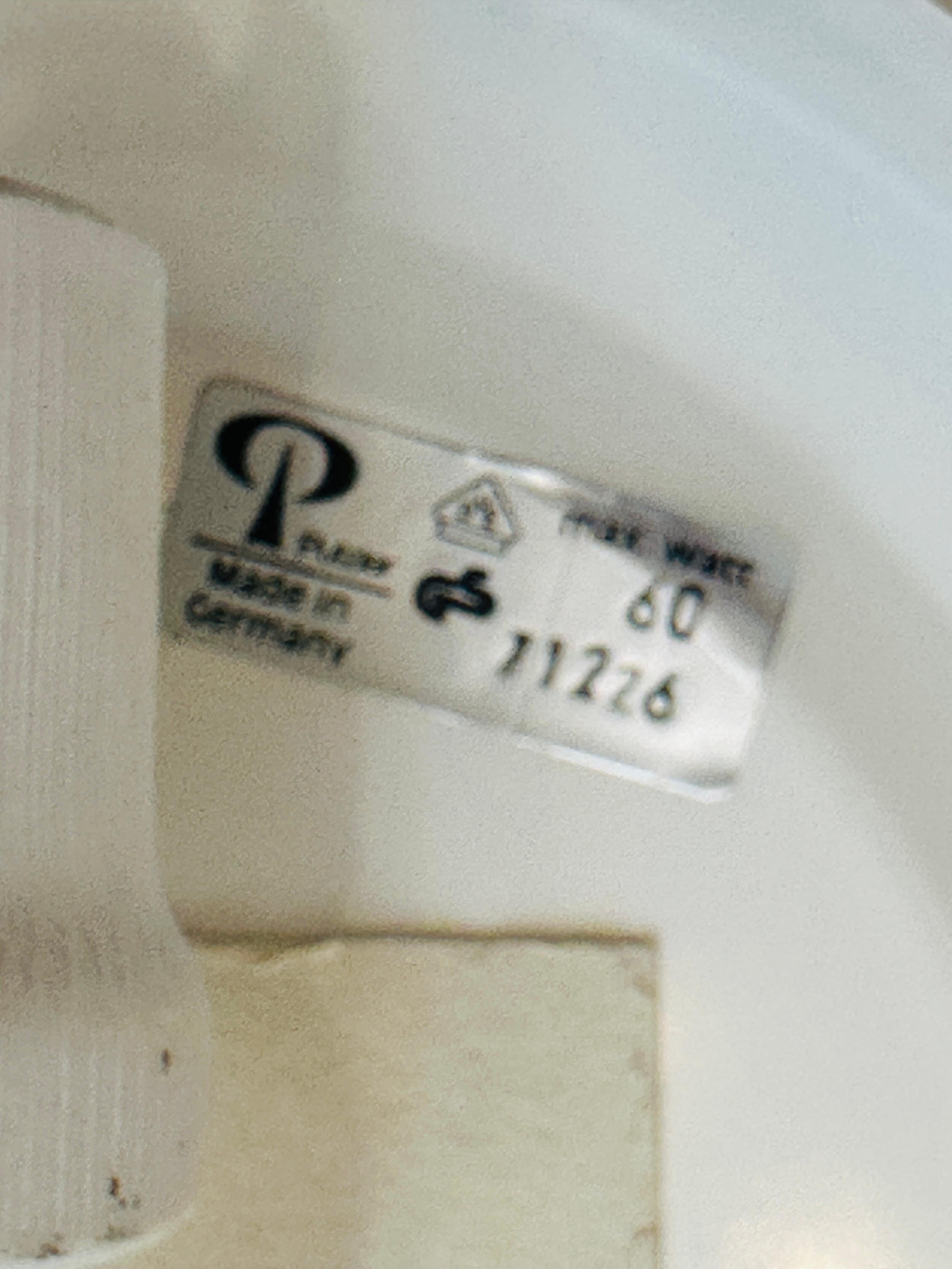 Lámpara de pared o empotrable de cristal esmerilado abovedado alemán Peill & Putzler de los años 70 en venta 7