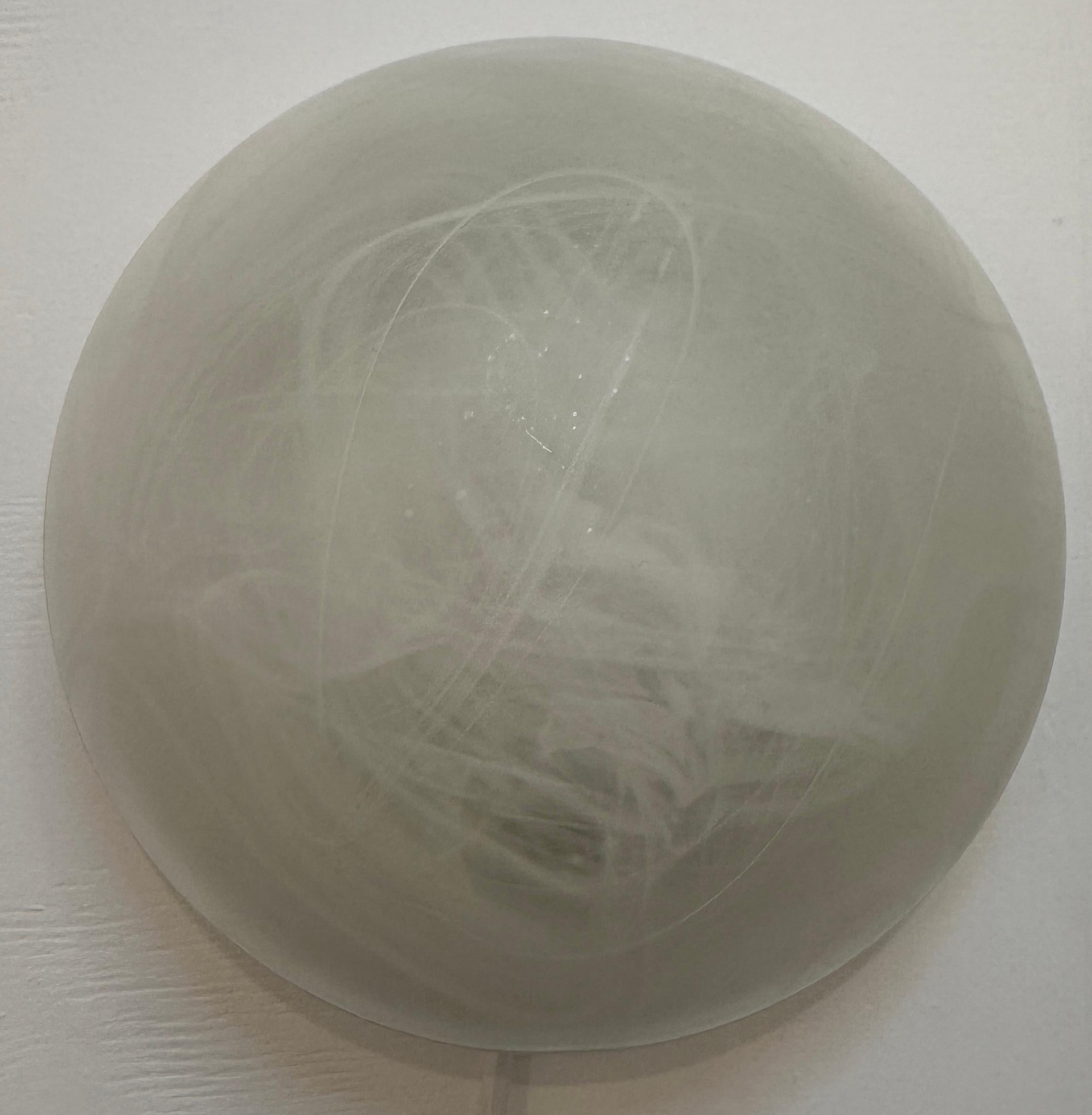 Lámpara de pared o empotrable de cristal esmerilado abovedado alemán Peill & Putzler de los años 70 siglo XX en venta