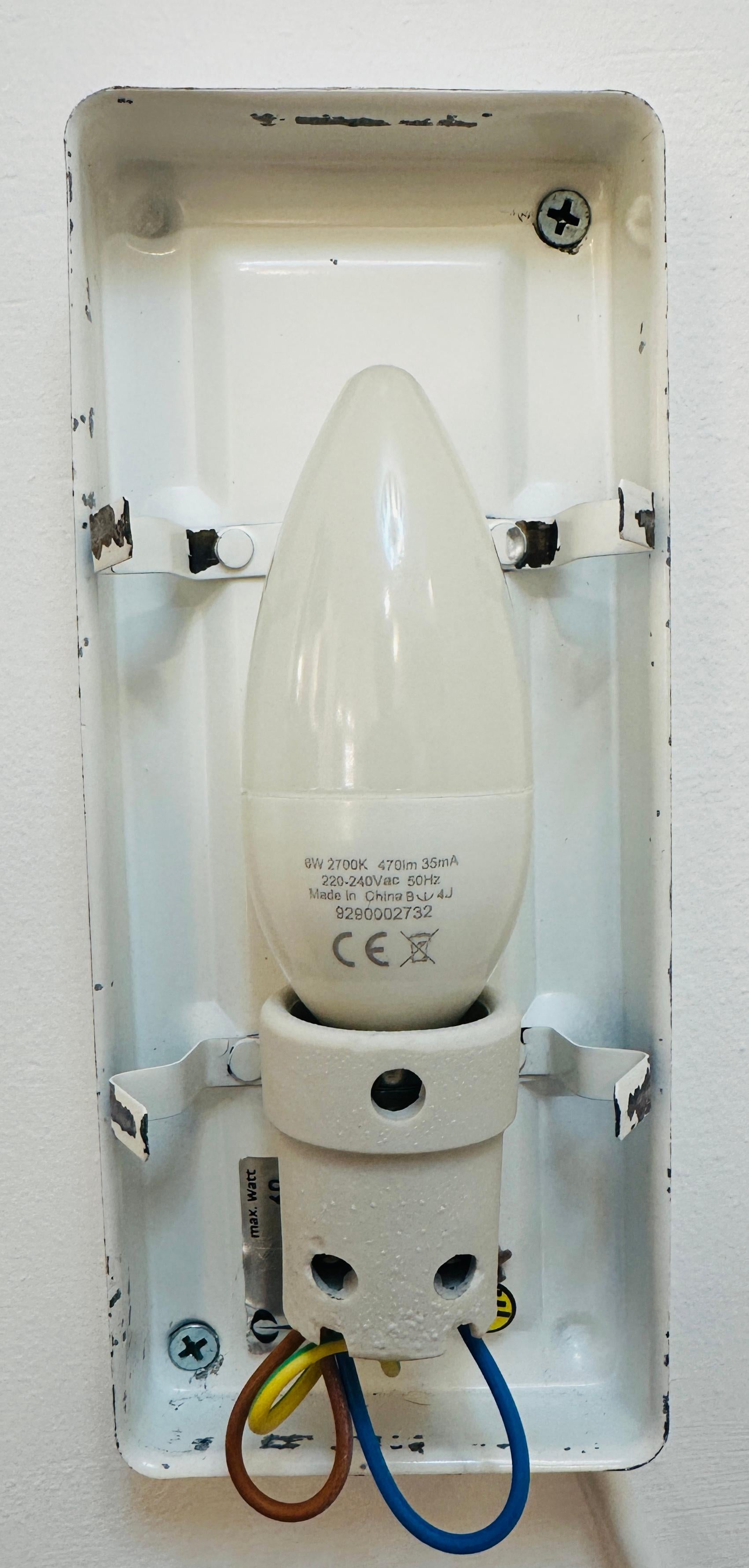 1970er Jahre Deutsch Peill & Putzler Frosted Lozenge-Shaped Glass Wall Lights 4 Avail im Angebot 9