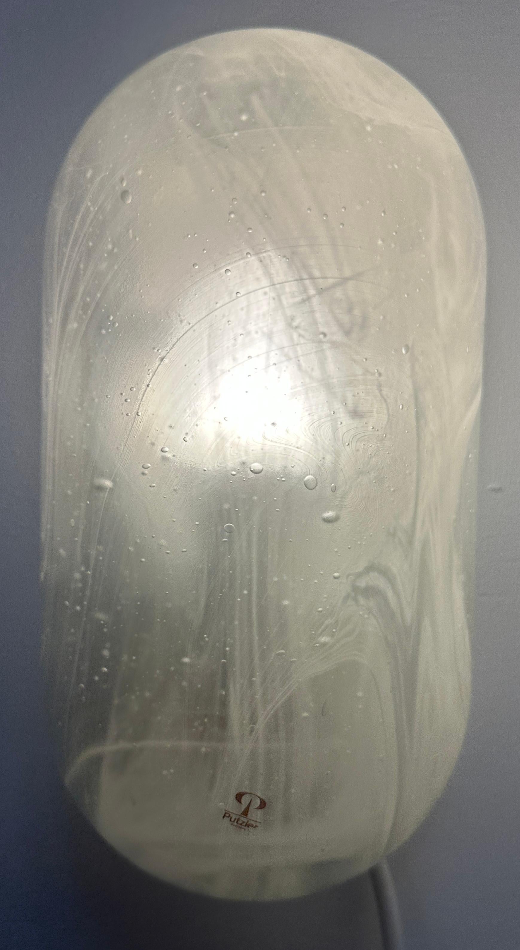 1970er Jahre Deutsch Peill & Putzler Frosted Lozenge-Shaped Glass Wall Lights 4 Avail im Zustand „Gut“ im Angebot in London, GB