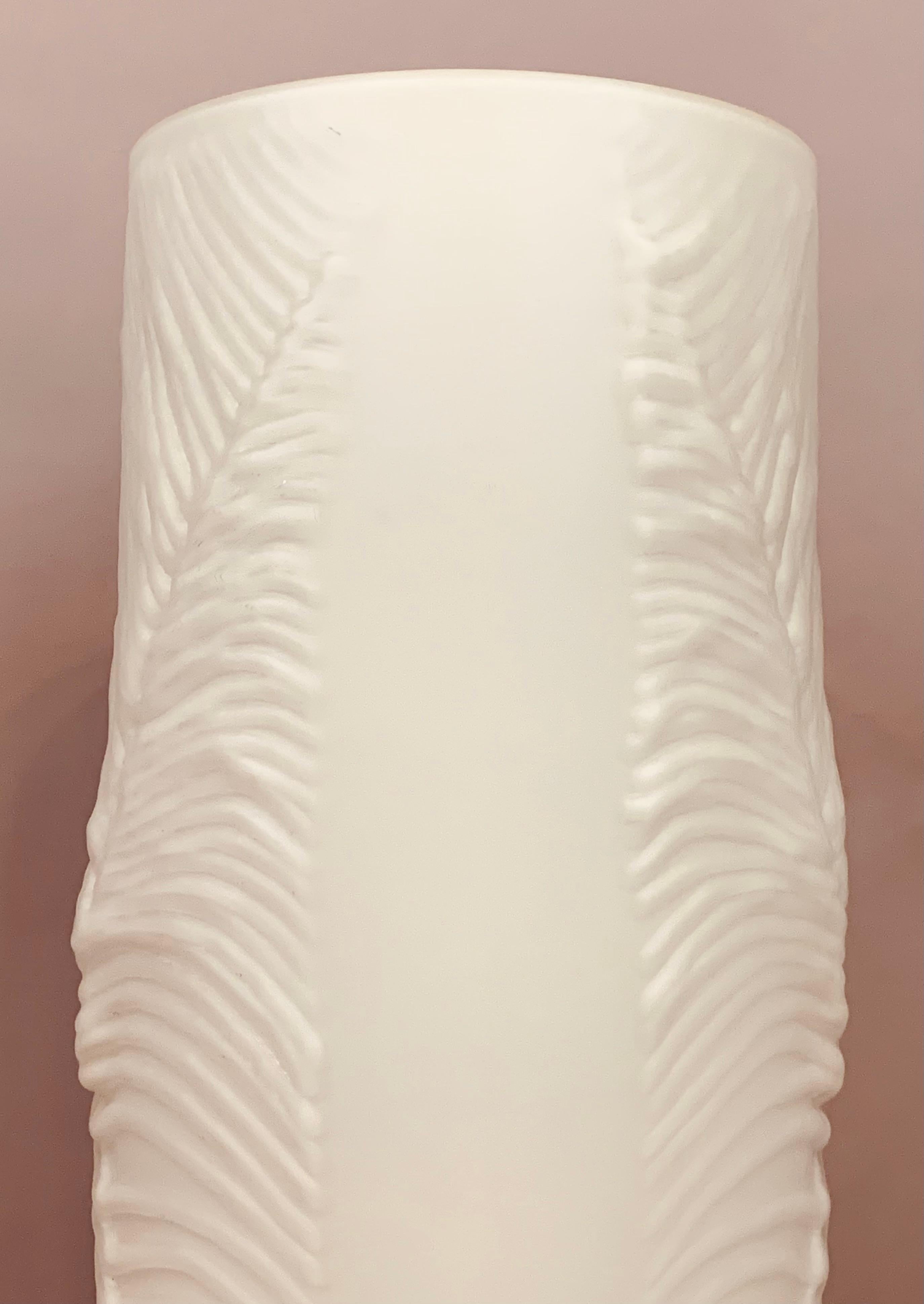 Vase cylindrique allemand en verre blanc et transparent « Feather » de Peill & Putzler des années 1970 en vente 7