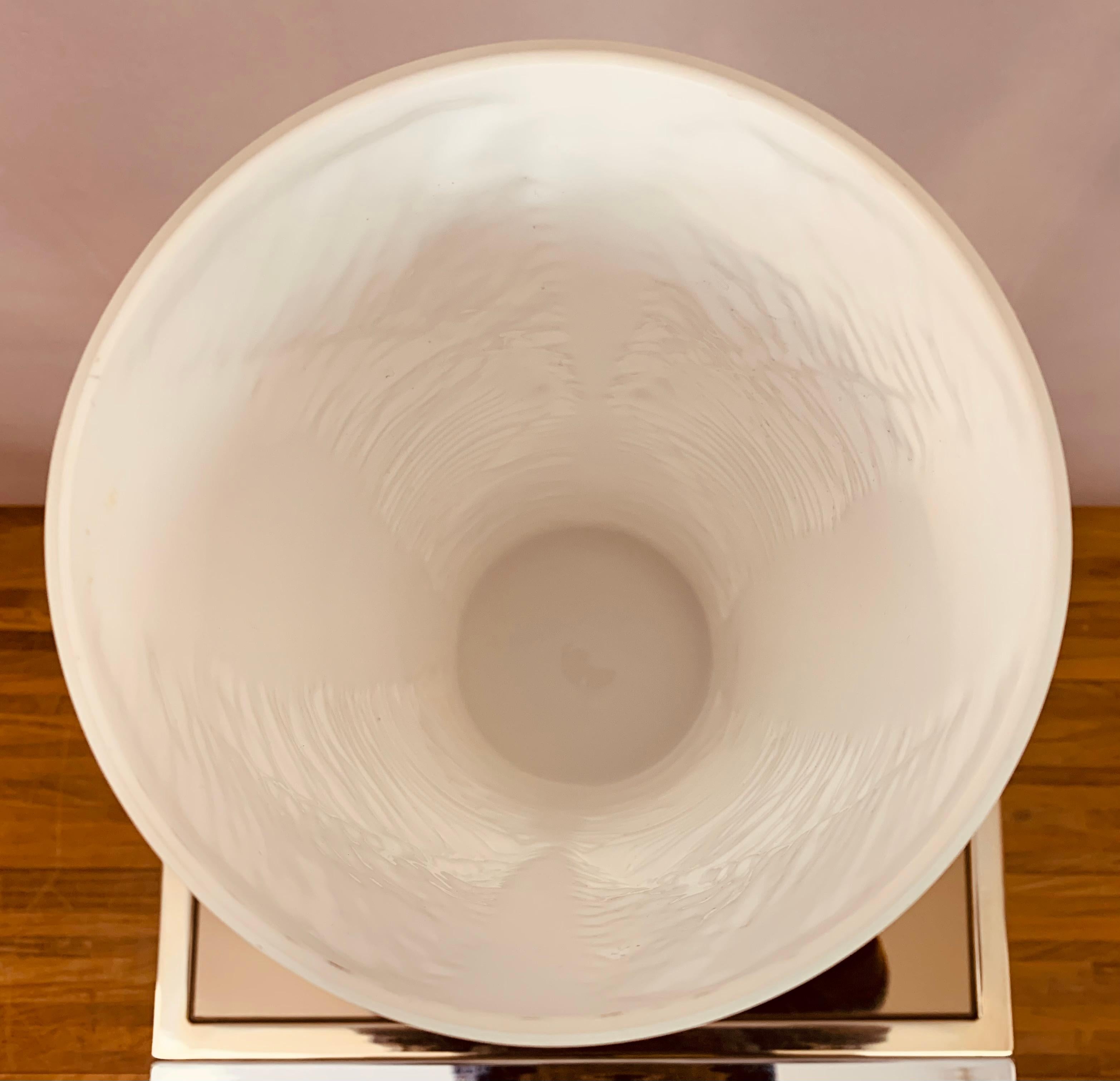 Vase cylindrique allemand en verre blanc et transparent « Feather » de Peill & Putzler des années 1970 en vente 13