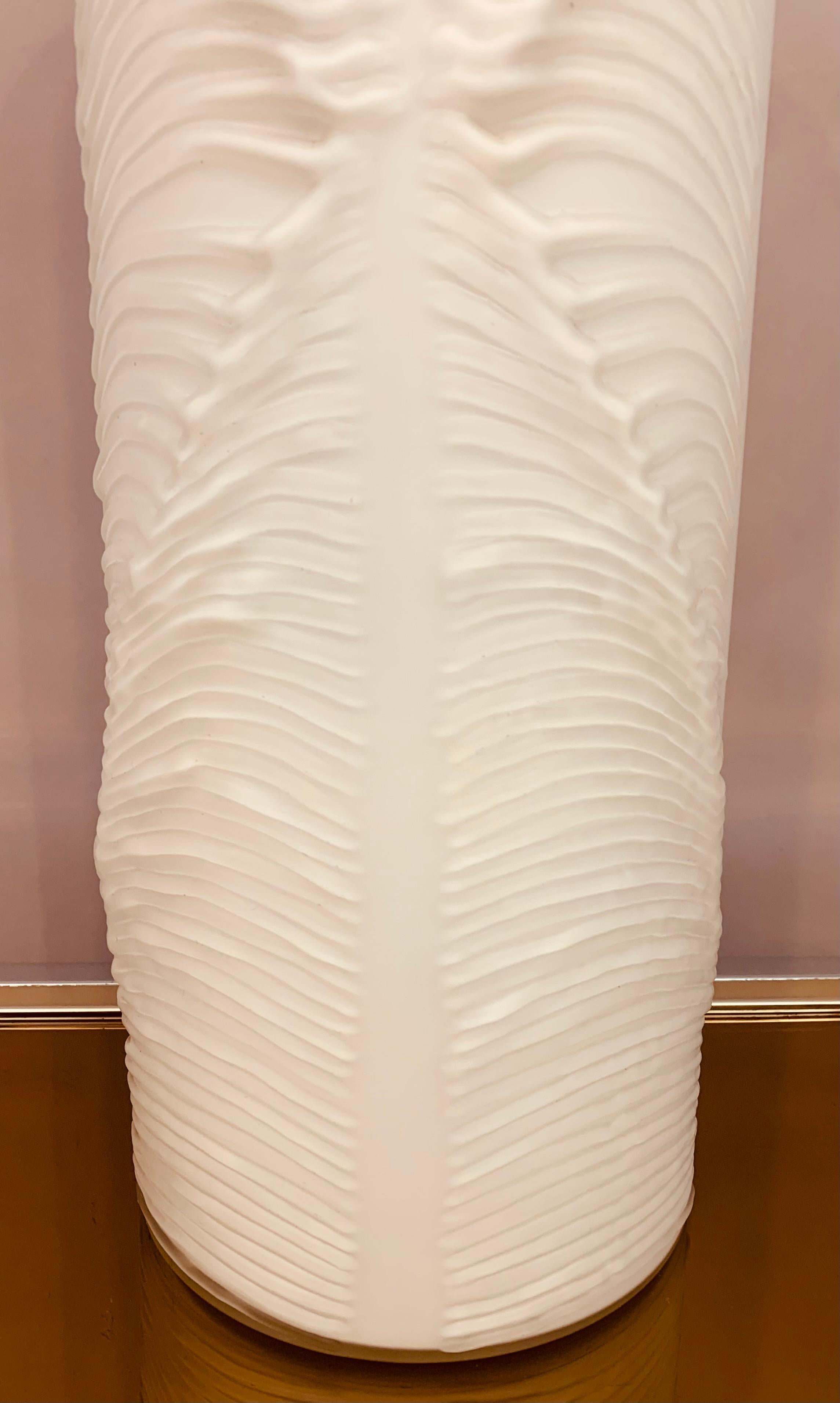 Vase cylindrique allemand en verre blanc et transparent « Feather » de Peill & Putzler des années 1970 en vente 3
